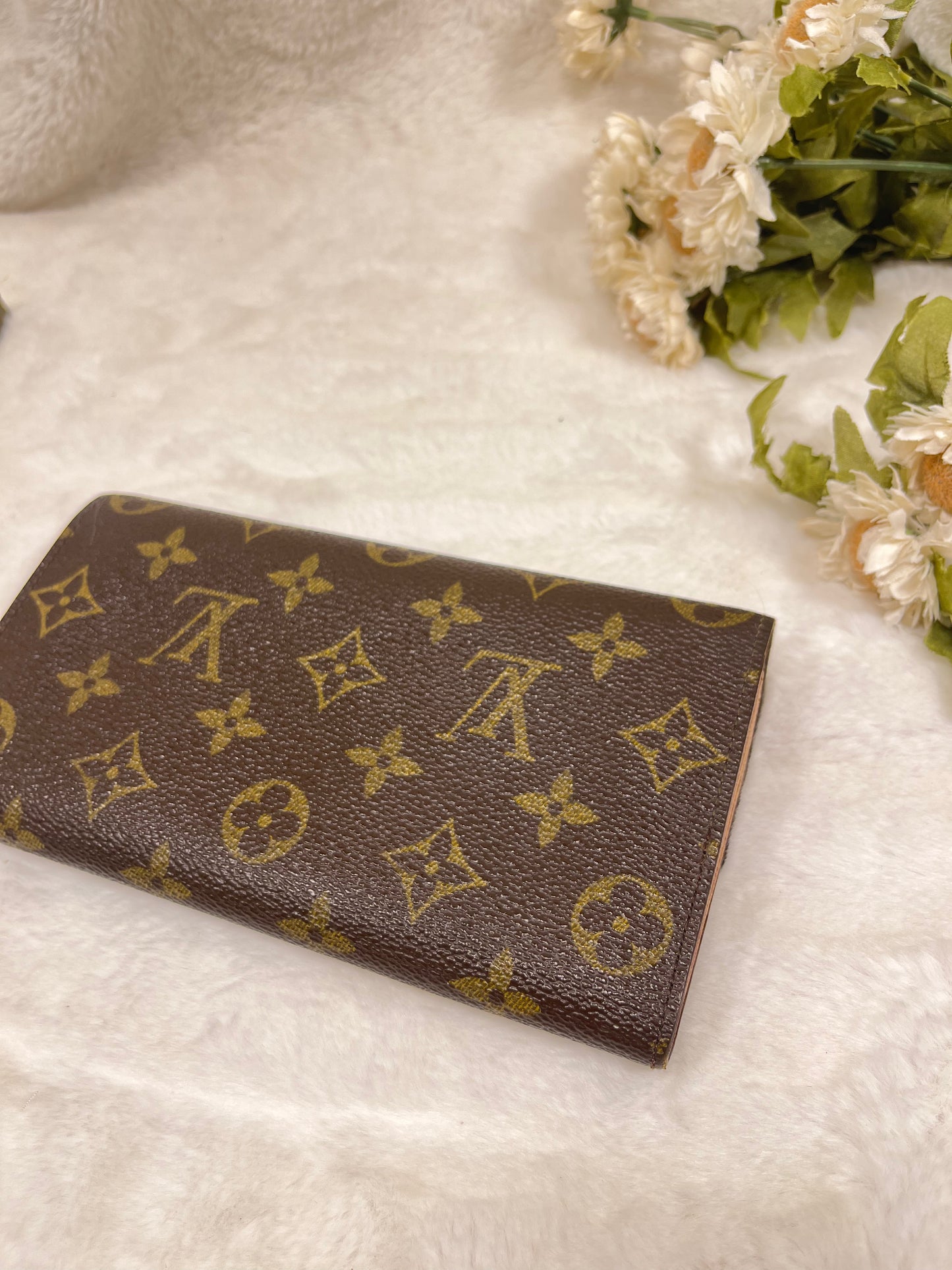 Authentic pre-owned Louis Vuitton Sarah wallet