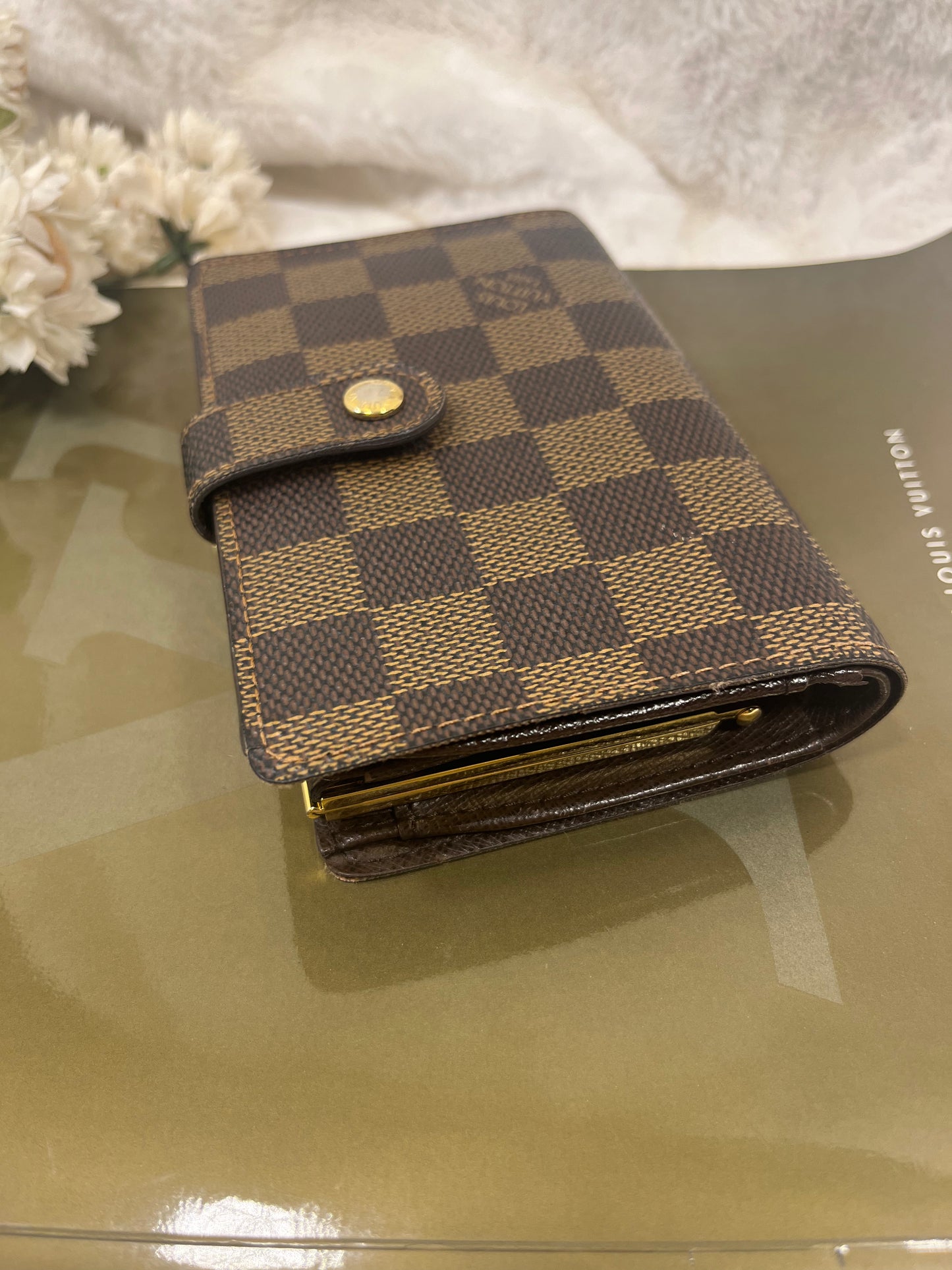 Authentic pre-owned Louis Vuitton kisslock wallet damier ebene