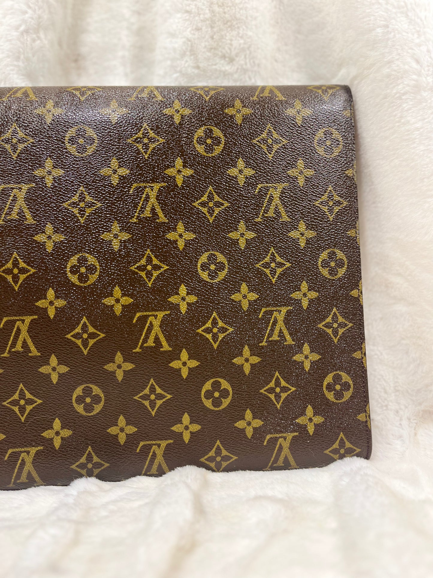 Authentic pre-owned Louis Vuitton porte envelope clutch laptop holder