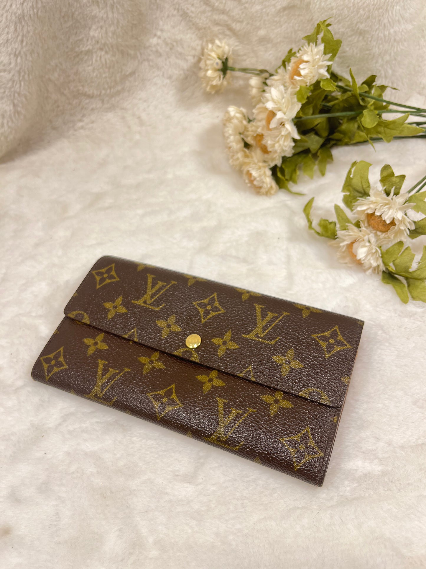 Authentic pre-owned Louis Vuitton Sarah wallet