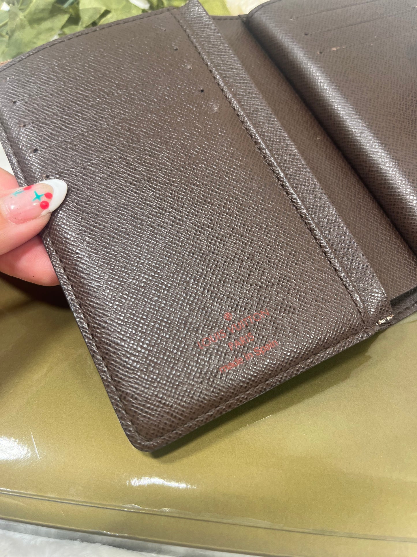 Authentic pre-owned Louis Vuitton kisslock wallet damier ebene