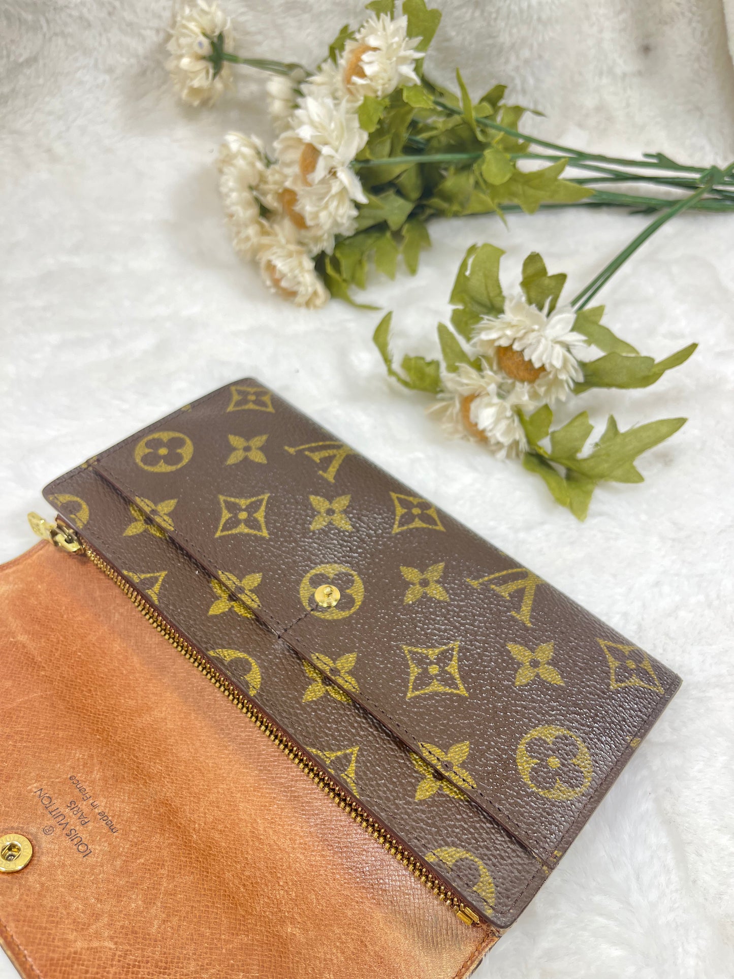Authentic pre-owned Louis Vuitton Sarah wallet