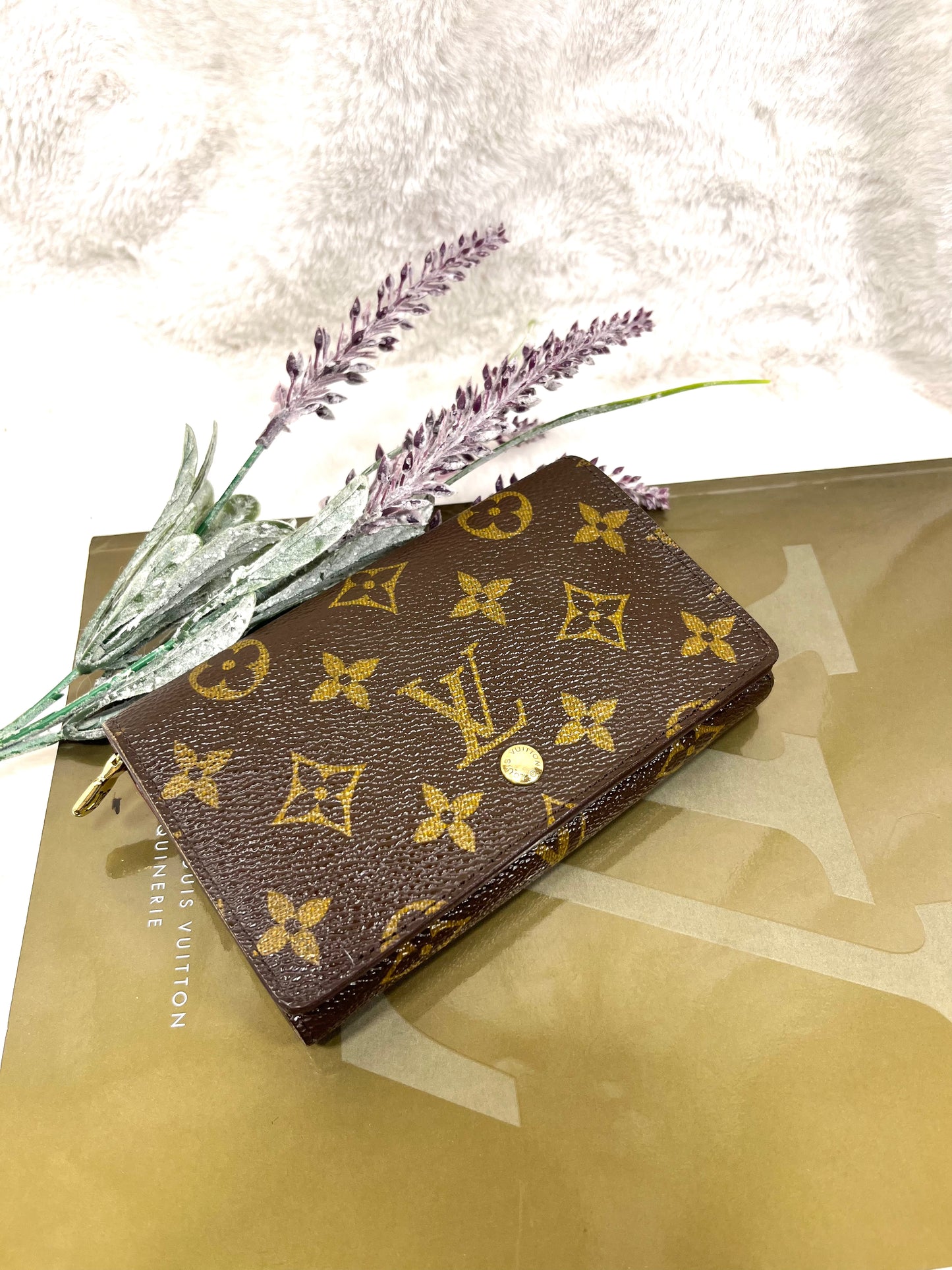 Authentic pre-owned Louis Vuitton compact Tresor zippy wallet