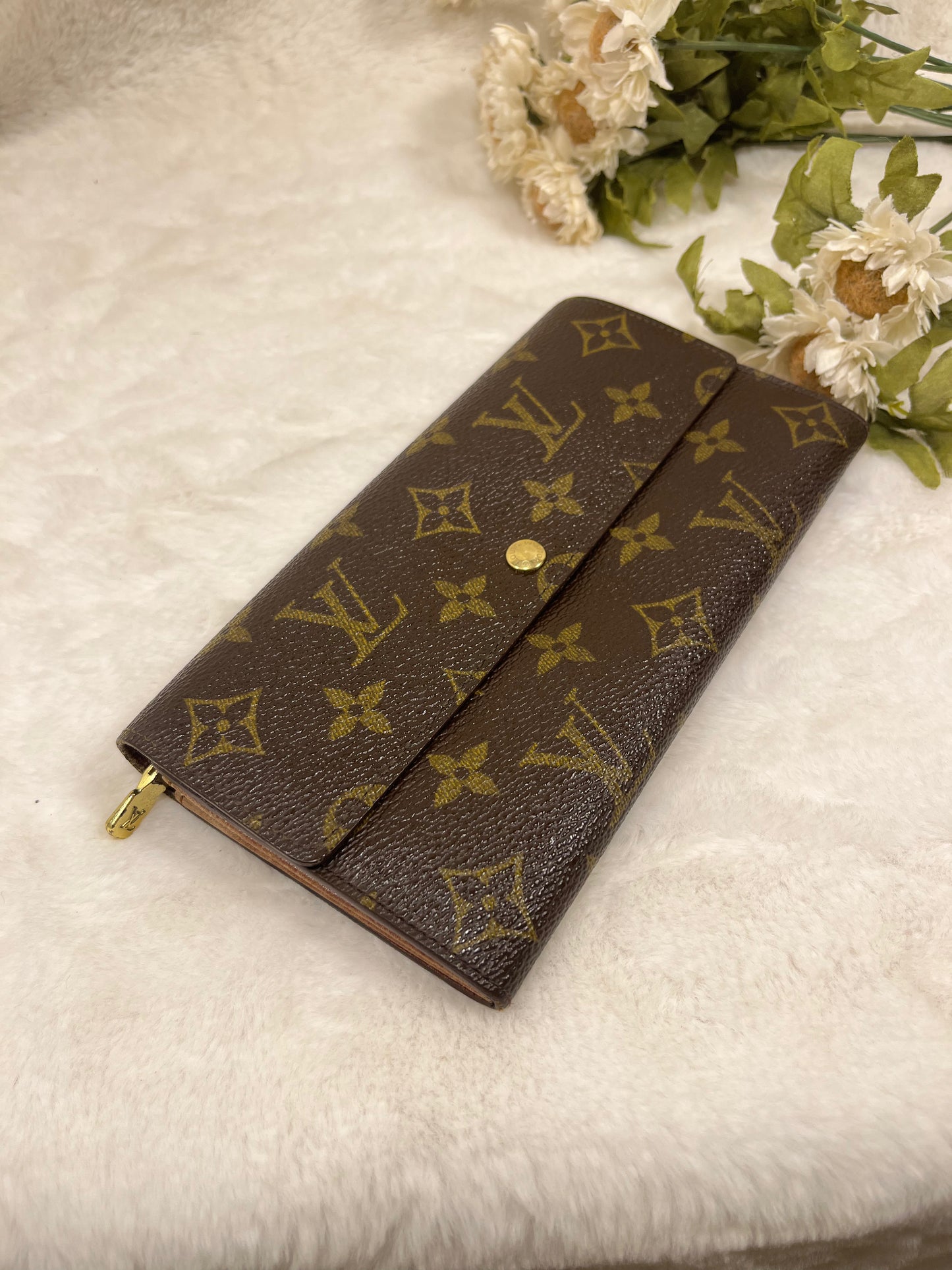 Authentic pre-owned Louis Vuitton Sarah wallet