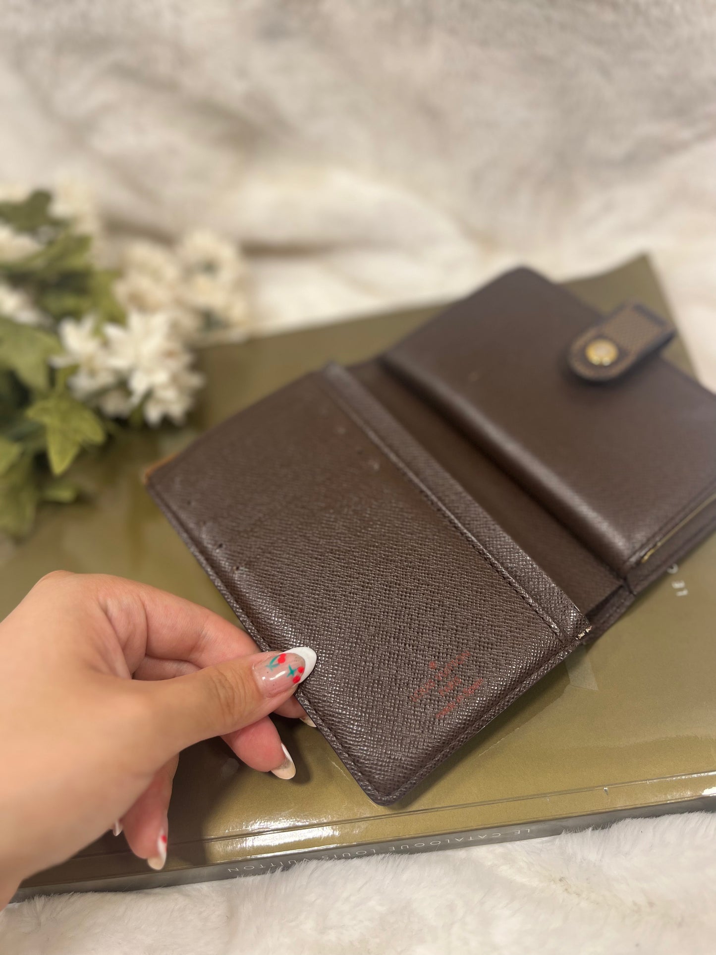 Authentic pre-owned Louis Vuitton kisslock wallet damier ebene