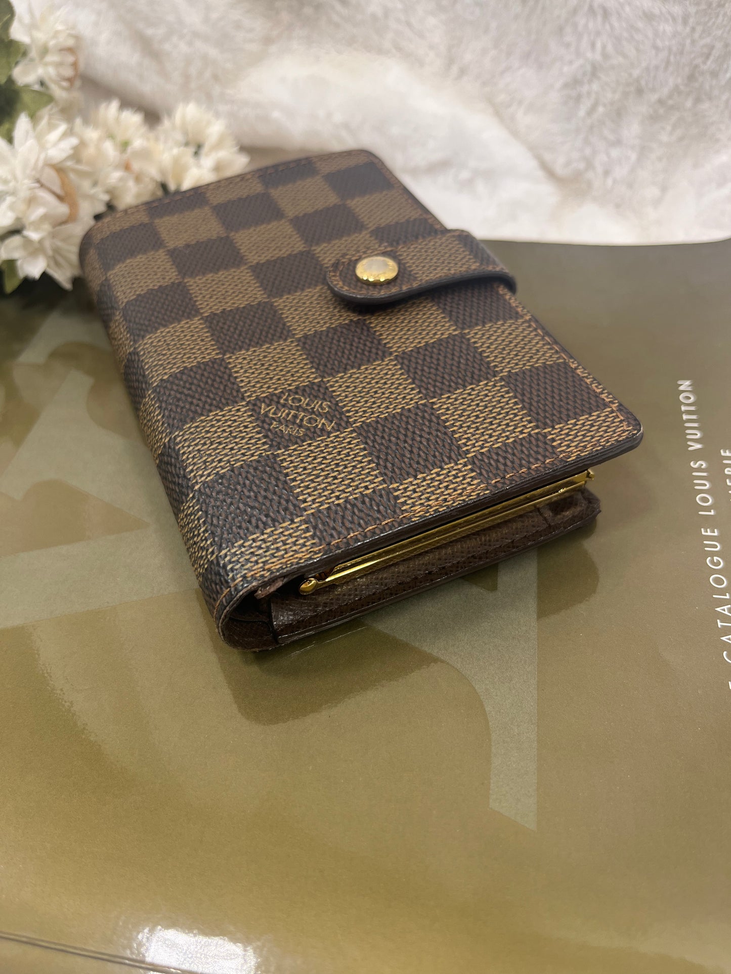 Authentic pre-owned Louis Vuitton kisslock wallet damier ebene