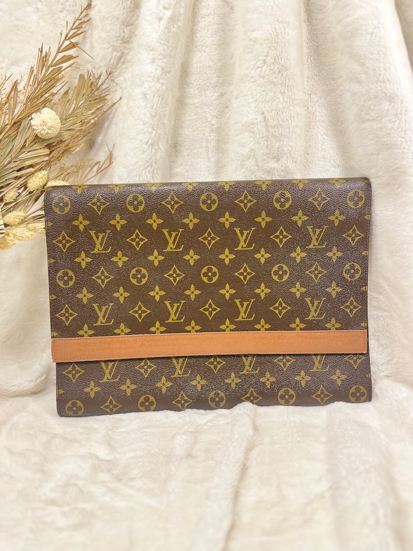 Authentic pre-owned Louis Vuitton porte envelope clutch laptop holder