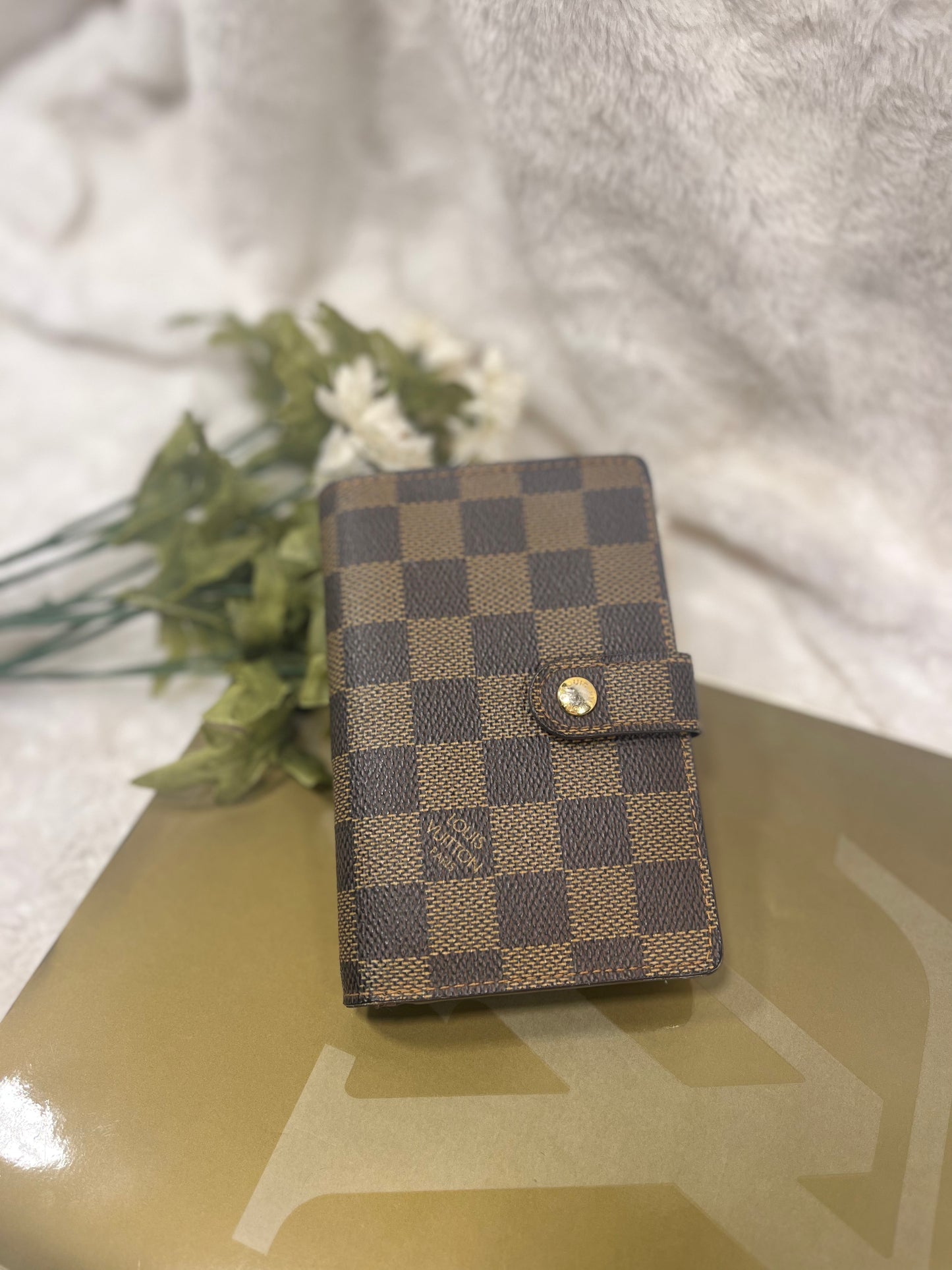 Authentic pre-owned Louis Vuitton kisslock wallet damier ebene