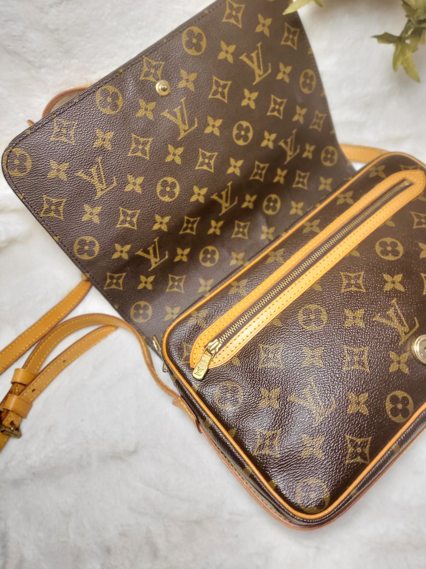 Authentic pre-owned Louis Vuitton Saint Germain 28 crossbody shoulder bag