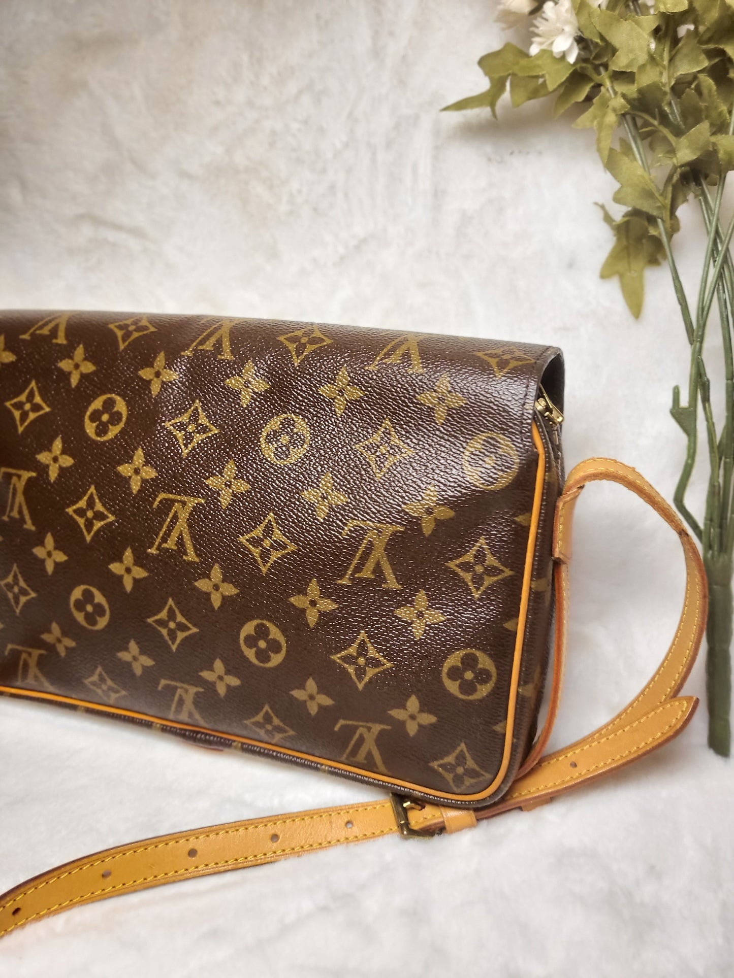 Authentic pre-owned Louis Vuitton Saint Germain 28 crossbody shoulder bag