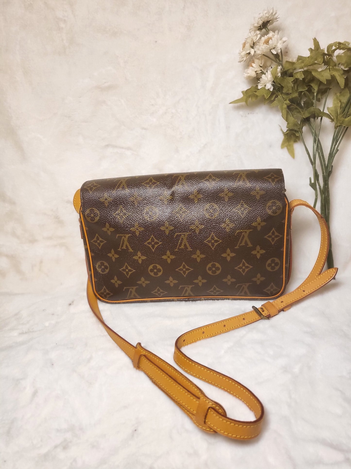 Authentic pre-owned Louis Vuitton Saint Germain 28 crossbody shoulder bag