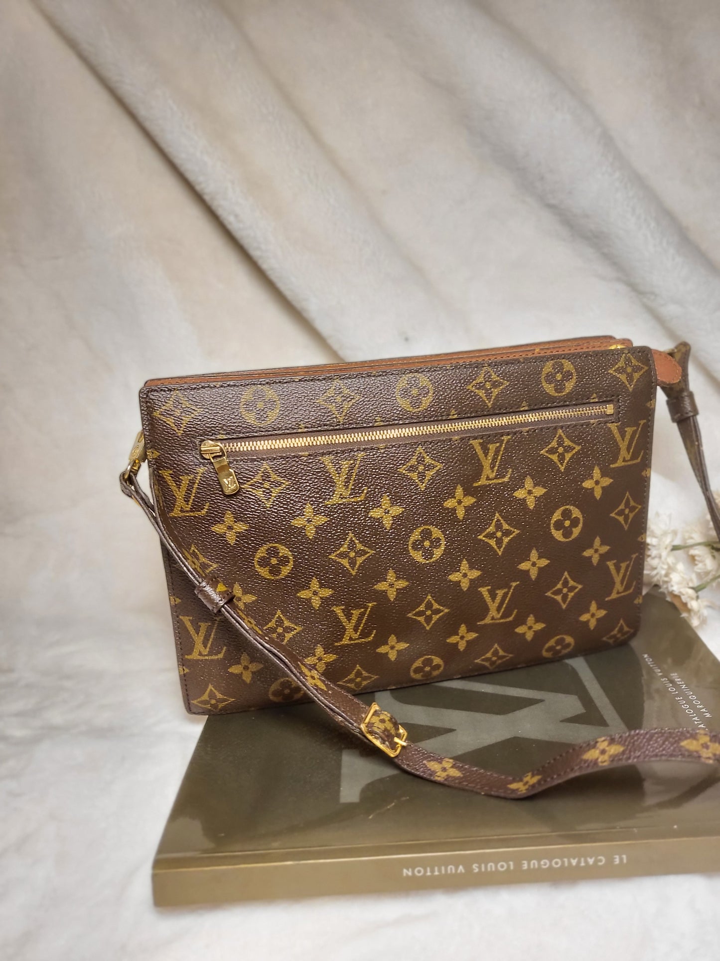 Authentic pre-owned Louis Vuitton Enghien monogram crossbody shoulder bag