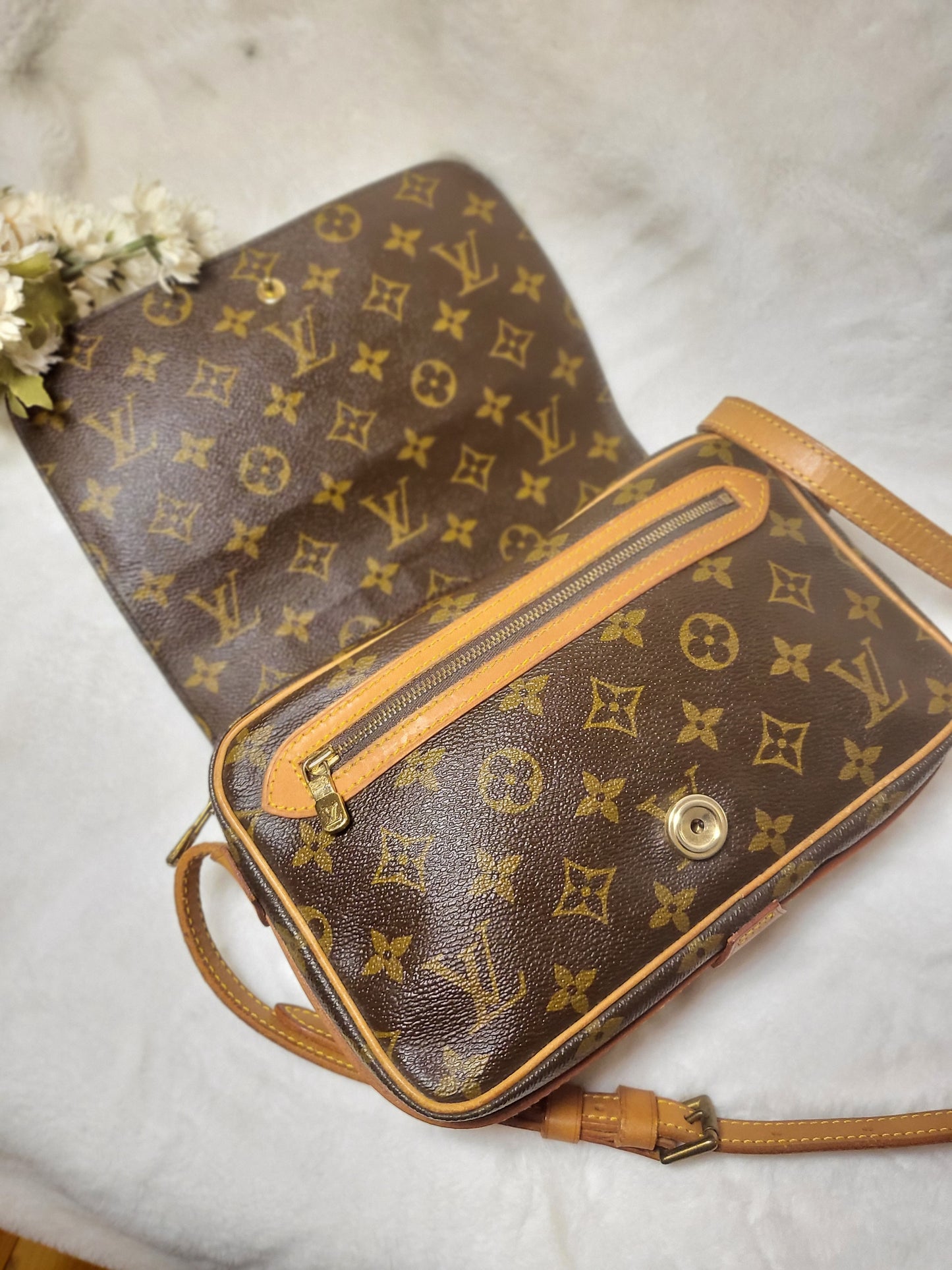 Authentic pre-owned Louis Vuitton Saint Germain 23 crossbody shoulder bag
