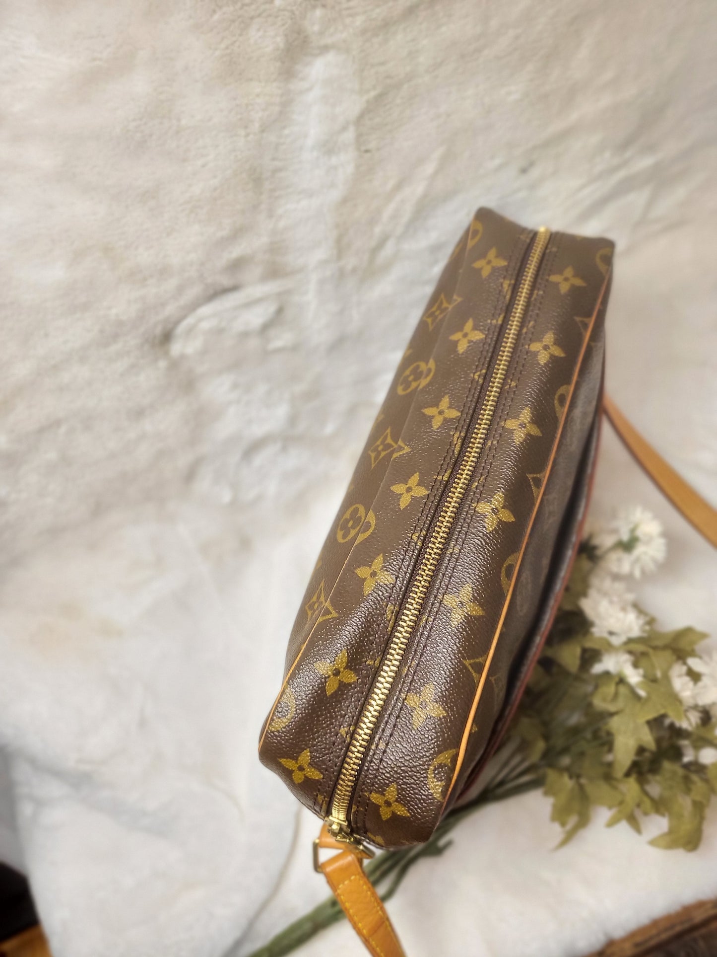 Authentic pre-owned Louis Vuitton Trocadero 30 crossbody shoulder bag