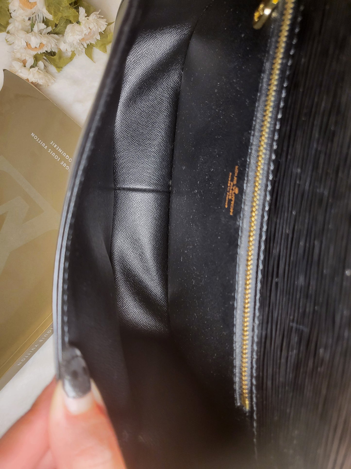 Authentic pre-owned Louis Vuitton Saint Cloud GM epi noir