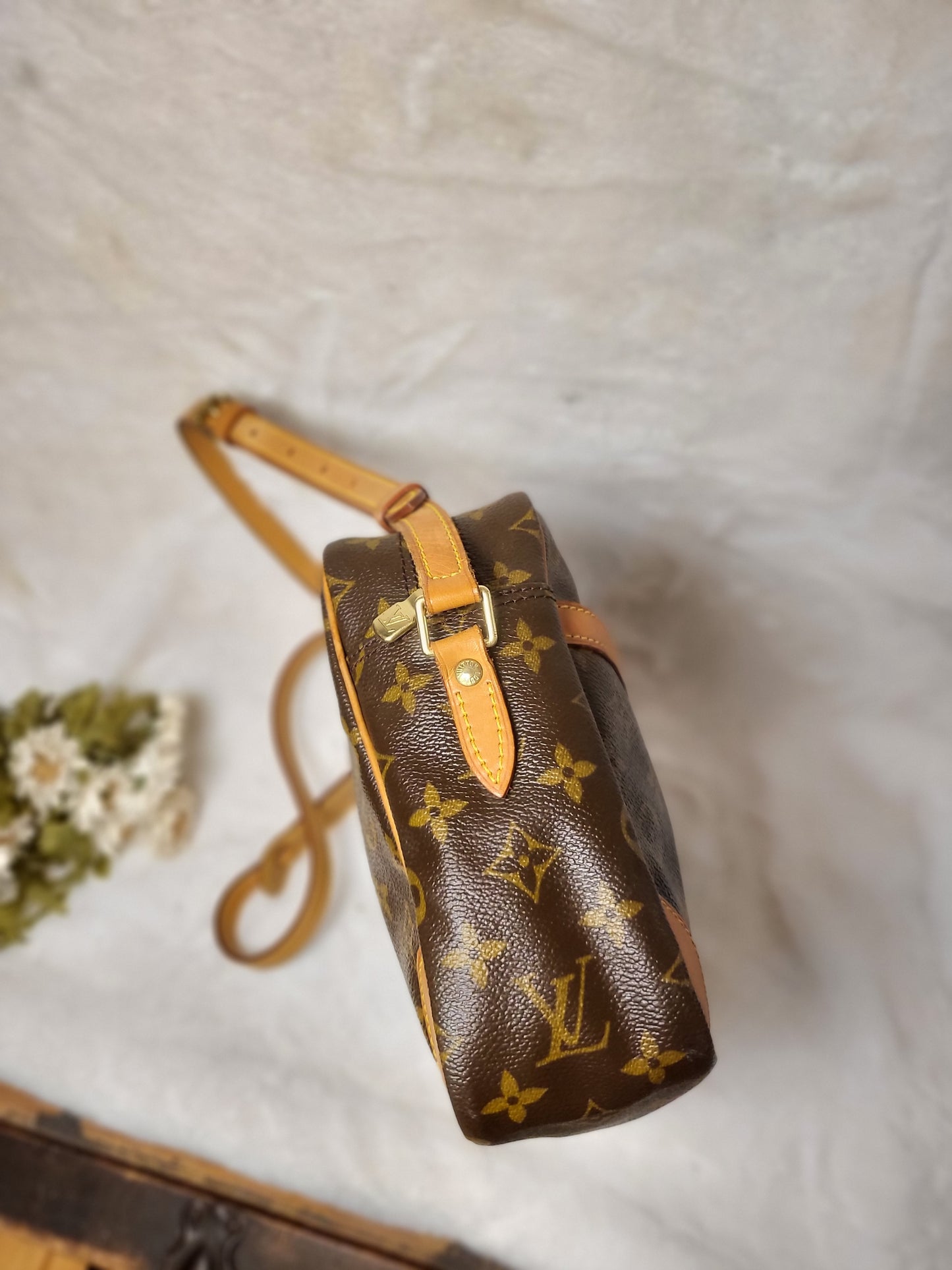 Authentic pre-owned Louis Vuitton Trocadero 30 crossbody shoulder bag
