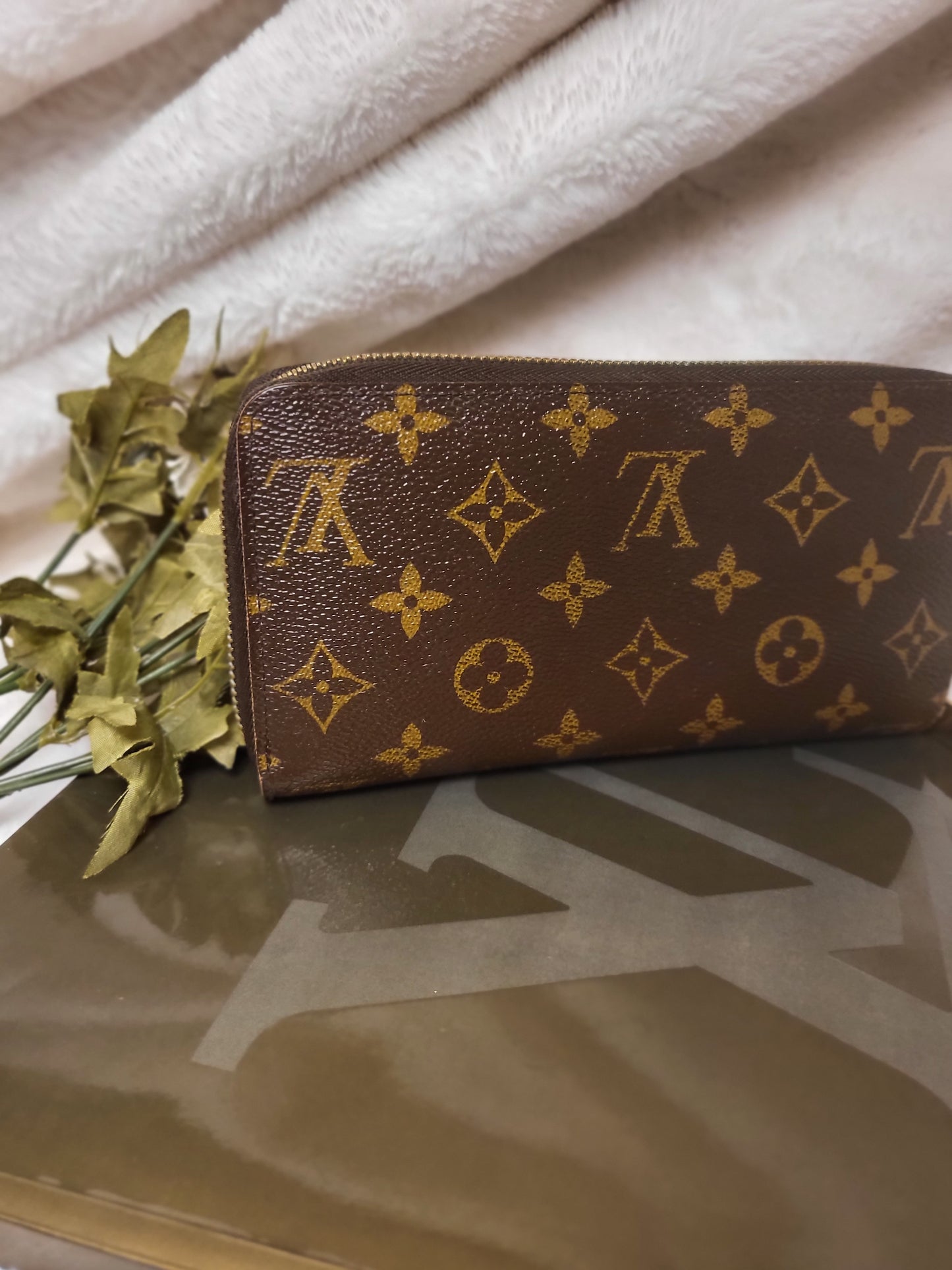 Authentic pre-owned Louis Vuitton Zippy compact wallet
