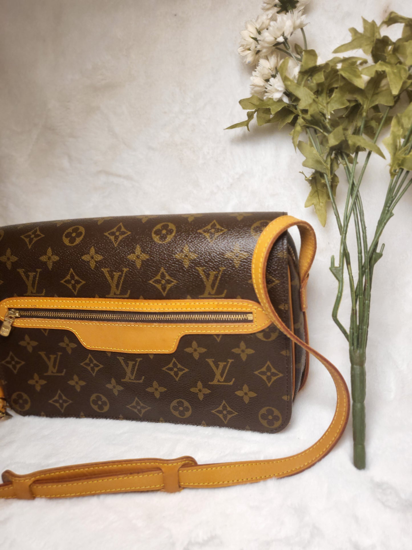 Authentic pre-owned Louis Vuitton Saint Germain 28 crossbody shoulder bag