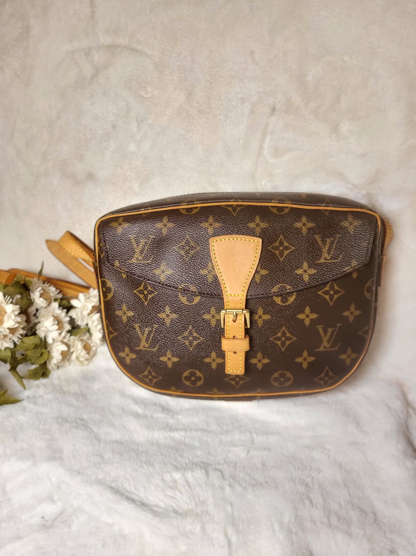 Authentic pre-owned Louis Vuitton Jeune Fille mm crossbody shoulder bag