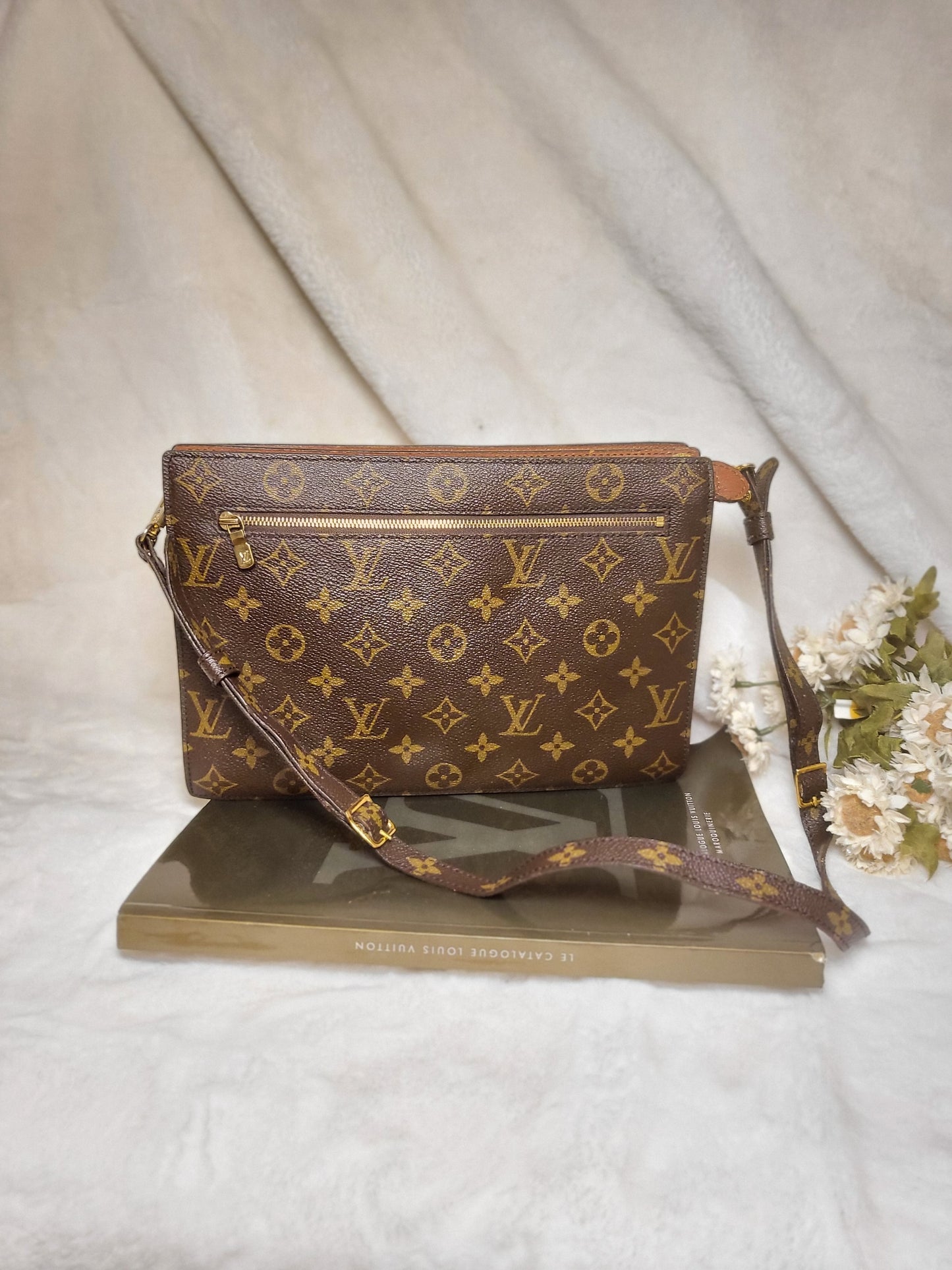 Authentic pre-owned Louis Vuitton Enghien monogram crossbody shoulder bag