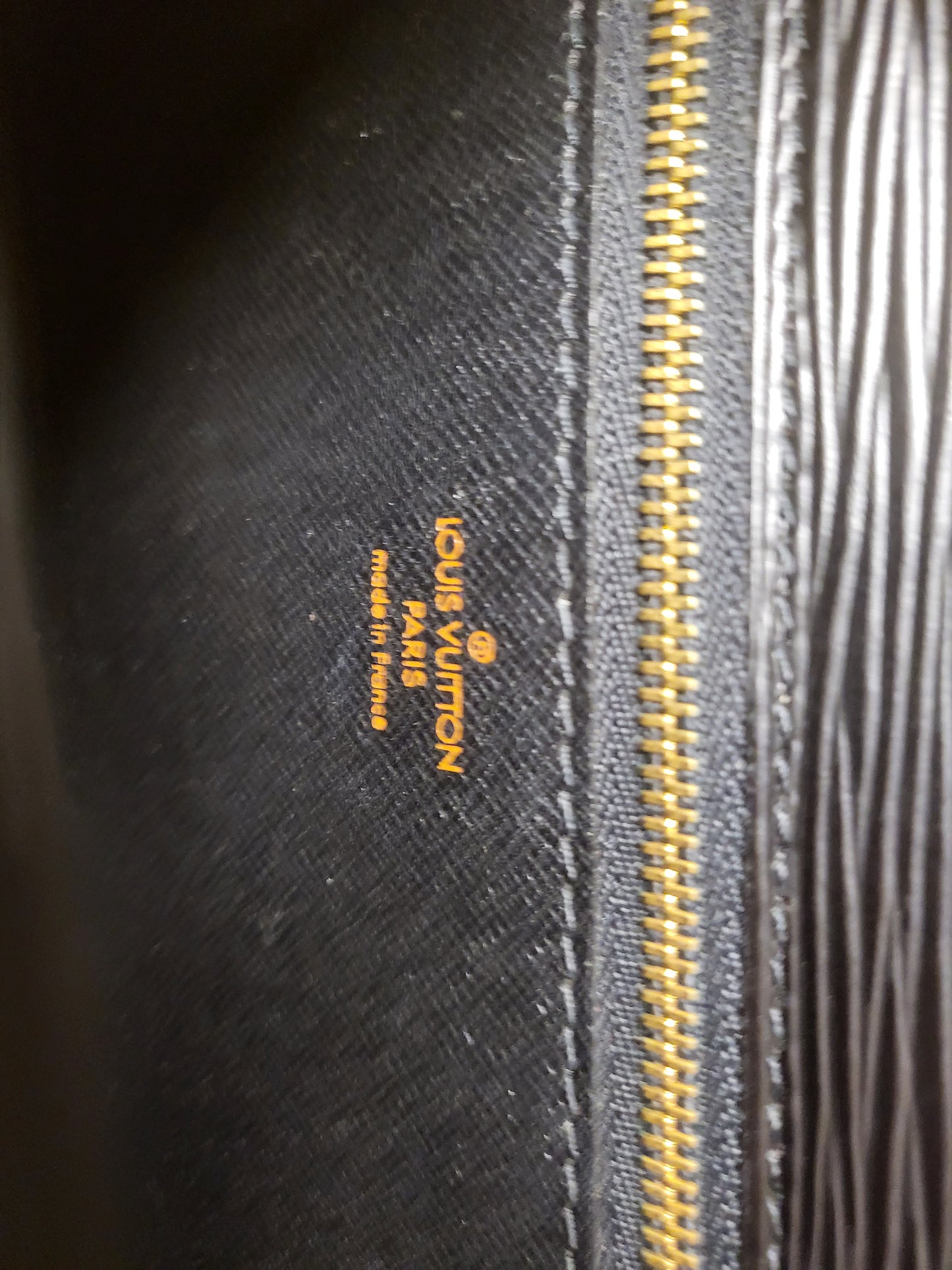 Authentic pre-owned Louis Vuitton Saint Cloud GM epi noir