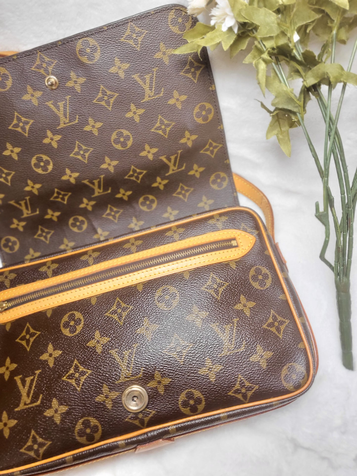 Authentic pre-owned Louis Vuitton Saint Germain 28 crossbody shoulder bag