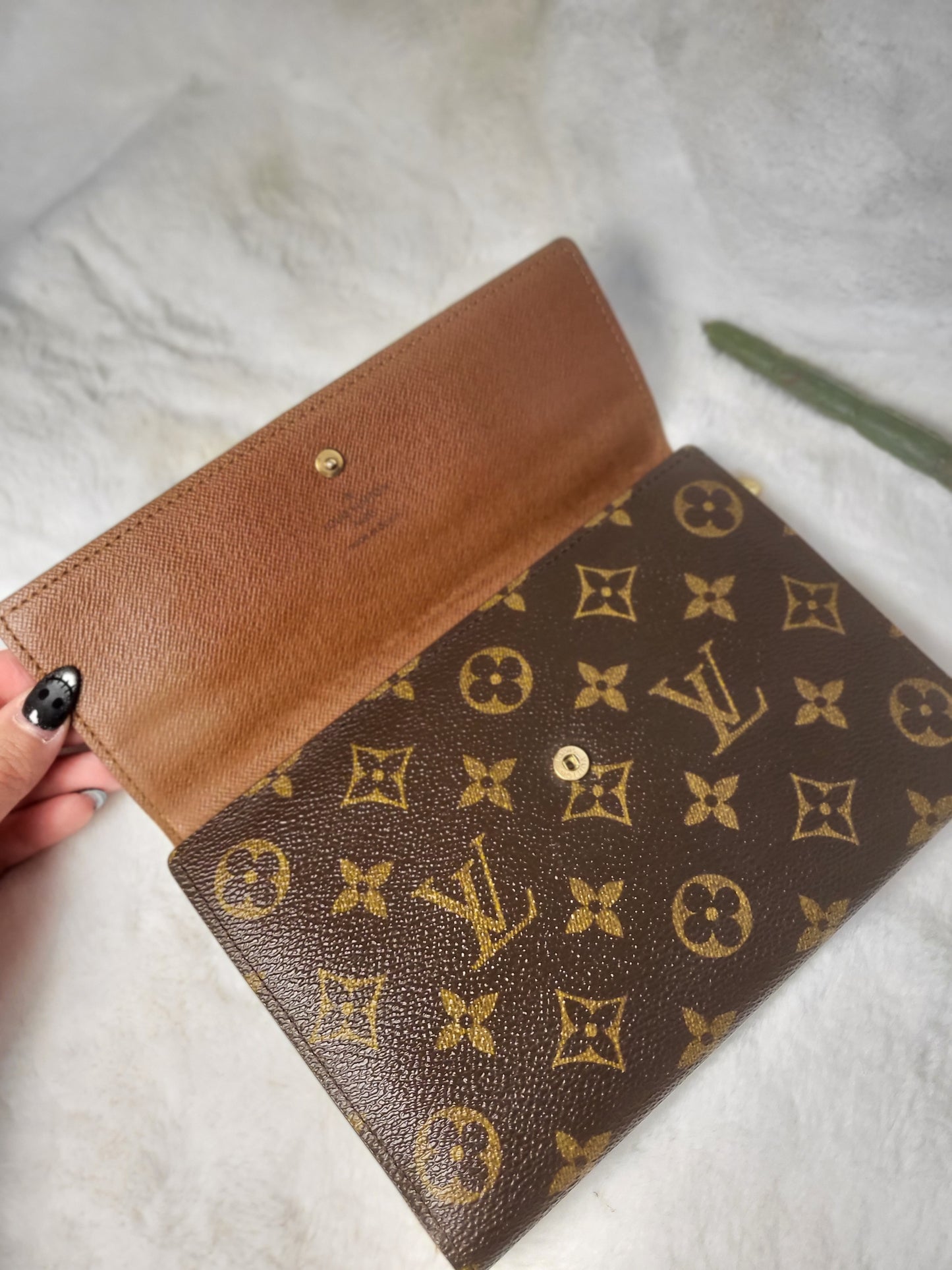 Authentic pre-owned Louis Vuitton Pochette passport wallet
