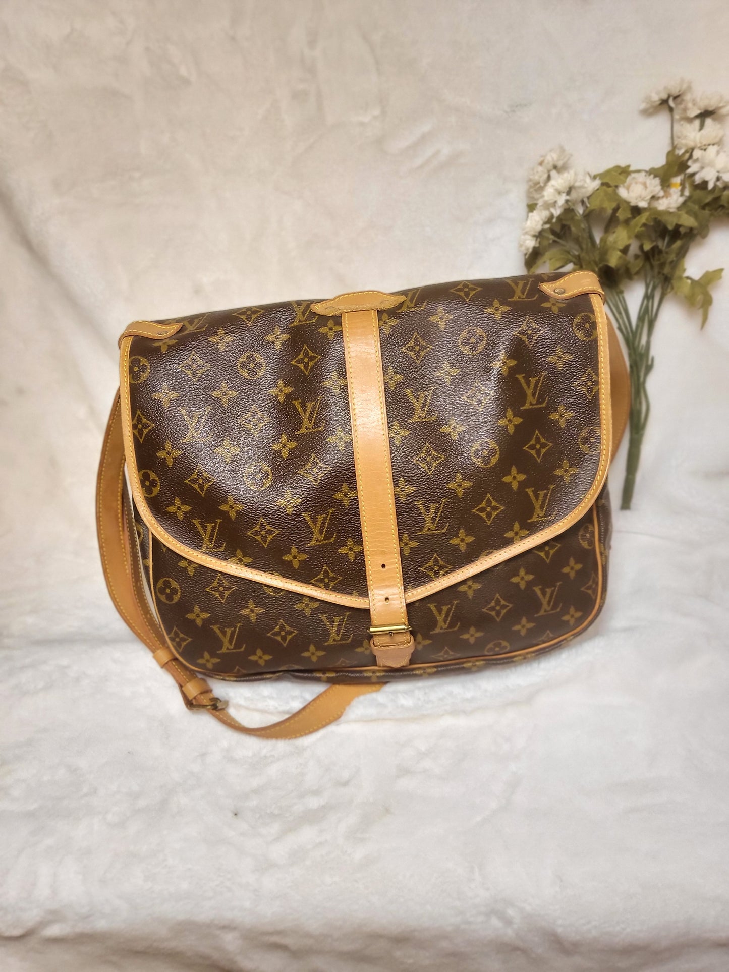 Authentic pre-owned Louis Vuitton Saumur 35 crossbody shoulder bag