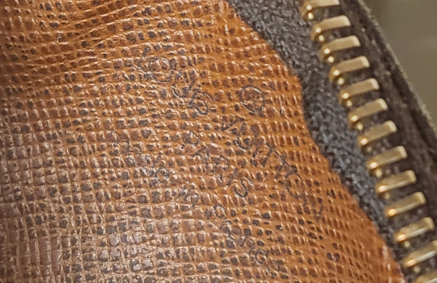 Authentic pre-owned Louis Vuitton key cle pouch