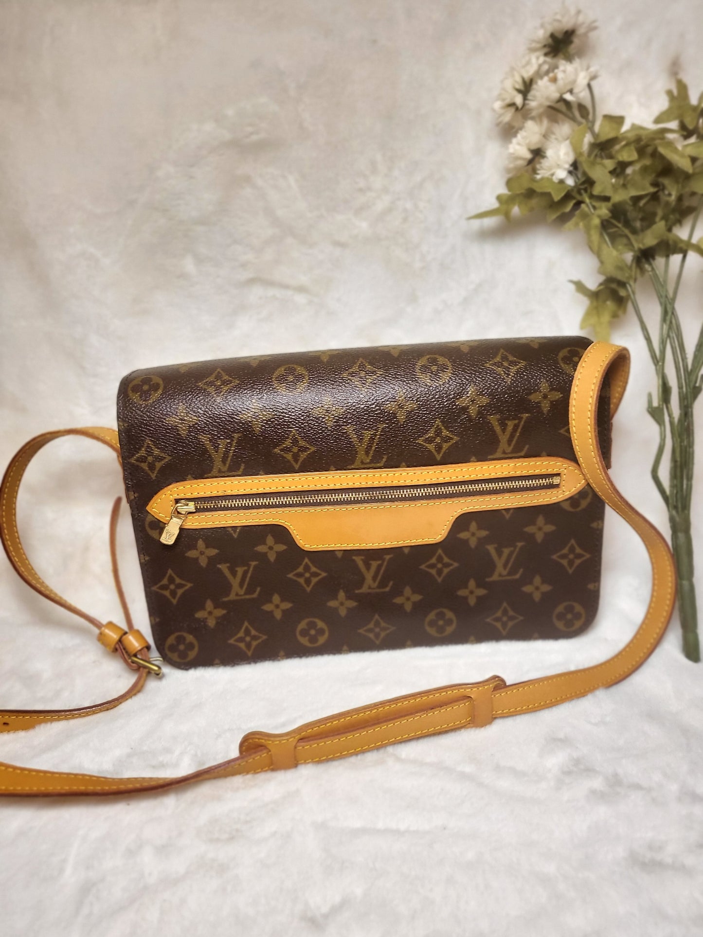 Authentic pre-owned Louis Vuitton Saint Germain 28 crossbody shoulder bag