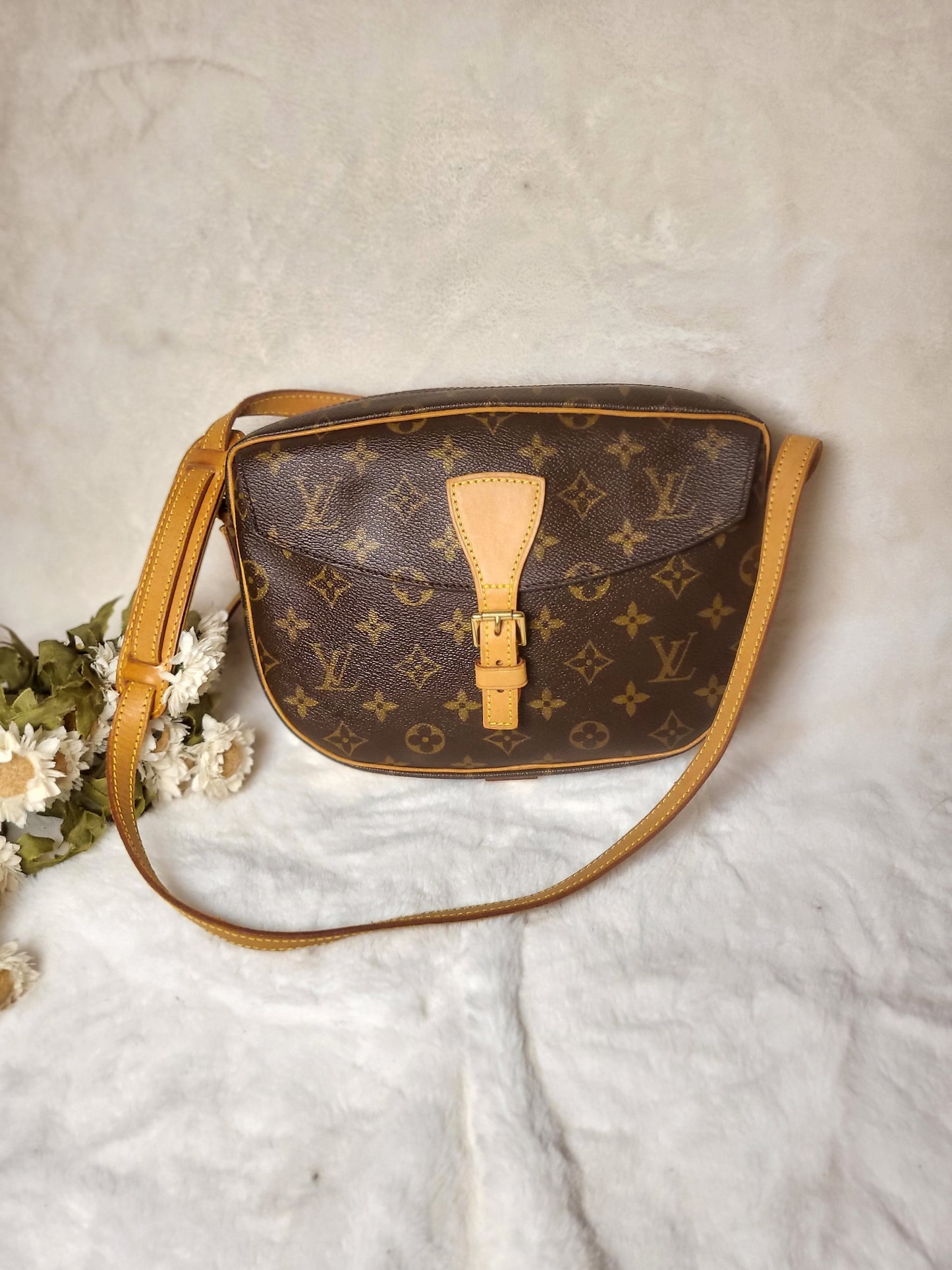 Authentic pre-owned Louis Vuitton Jeune Fille mm crossbody shoulder bag