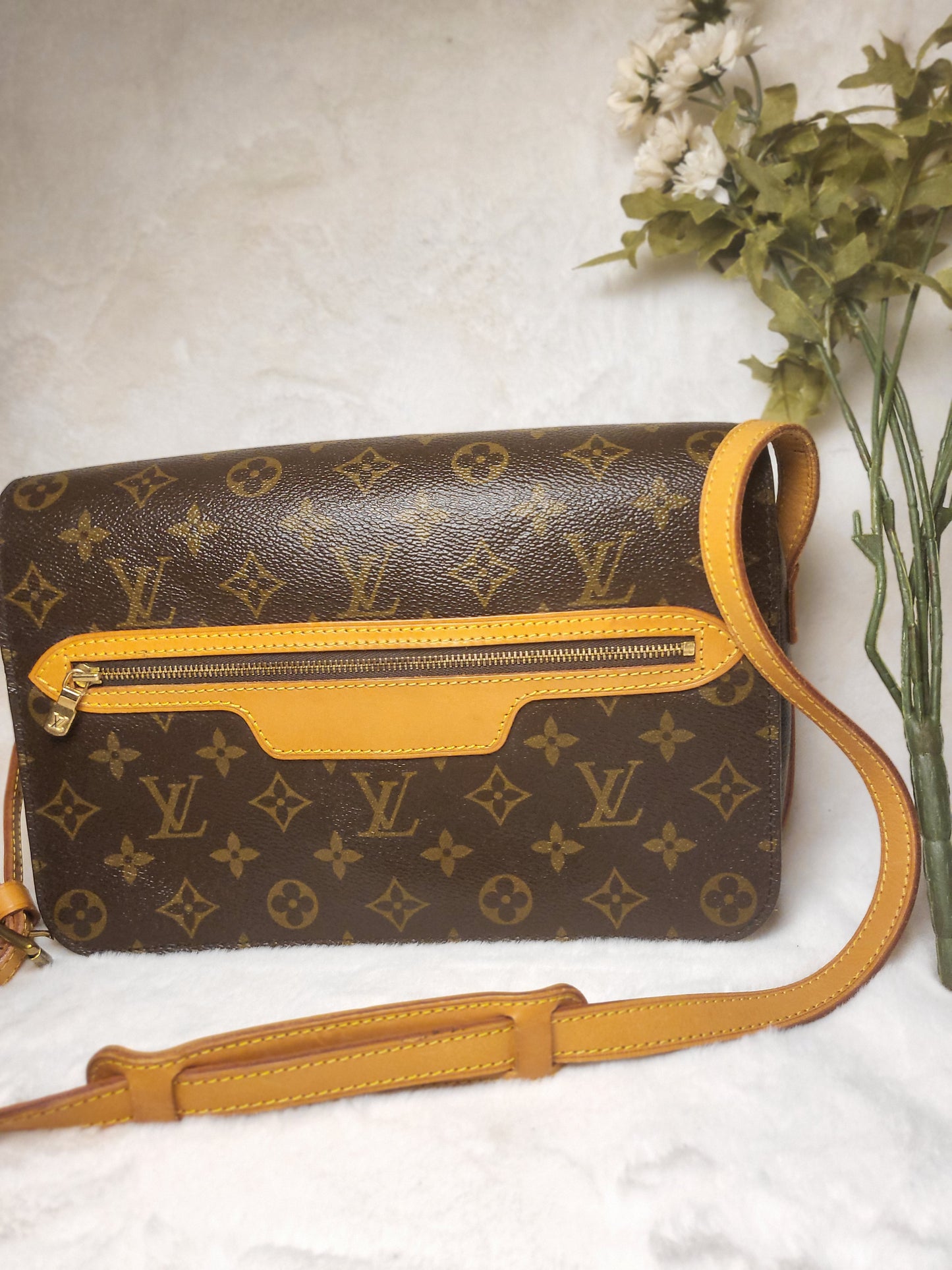Authentic pre-owned Louis Vuitton Saint Germain 28 crossbody shoulder bag