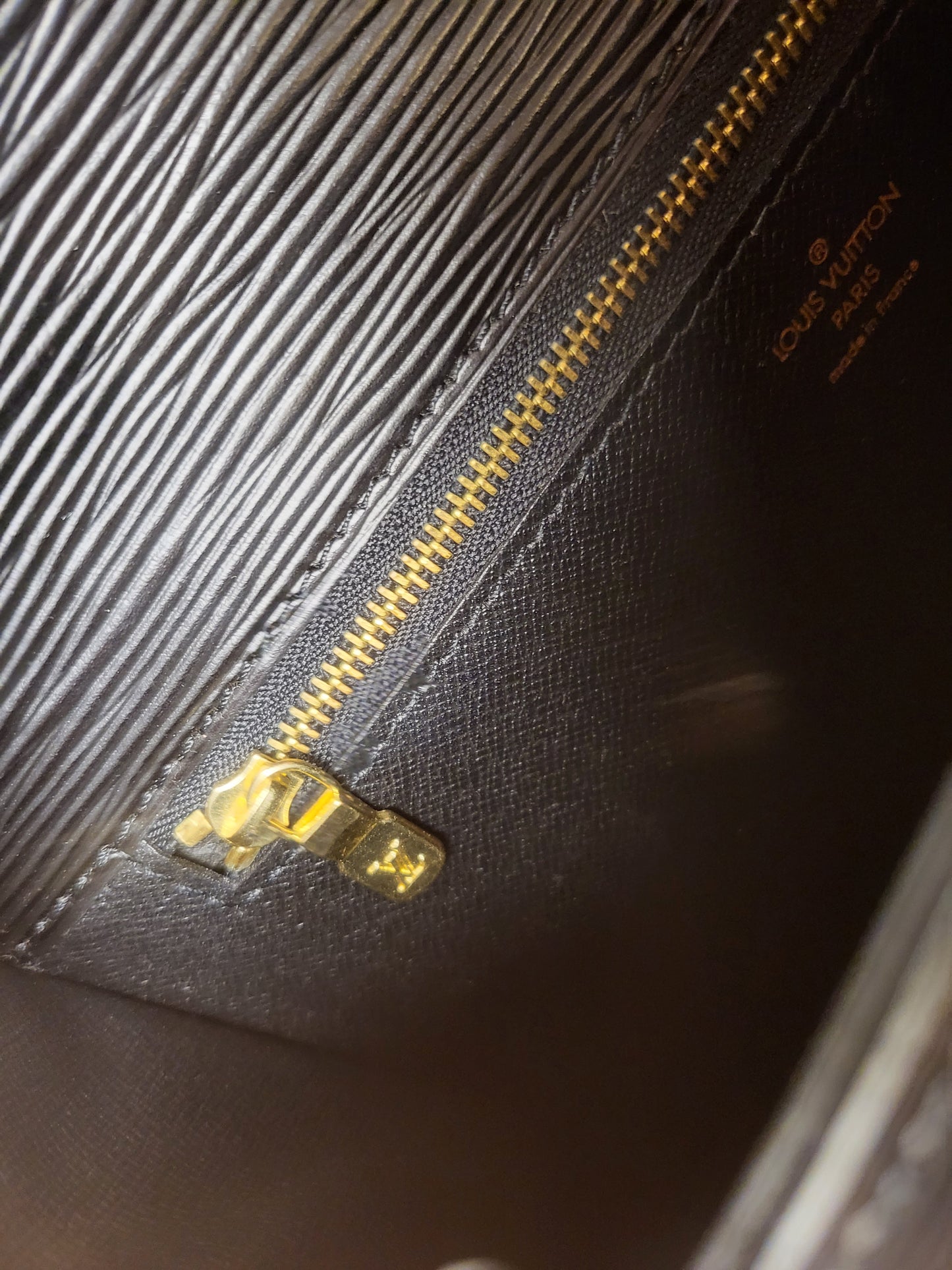 Authentic pre-owned Louis Vuitton Saint Cloud GM epi noir