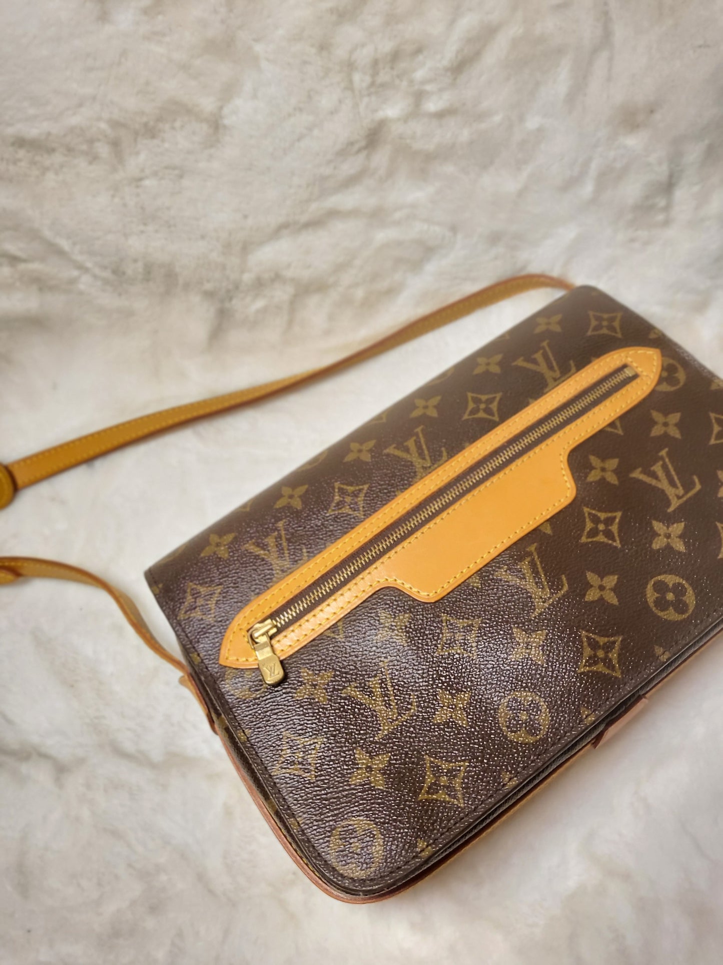 Authentic pre-owned Louis Vuitton Saint Germain 28 crossbody shoulder bag