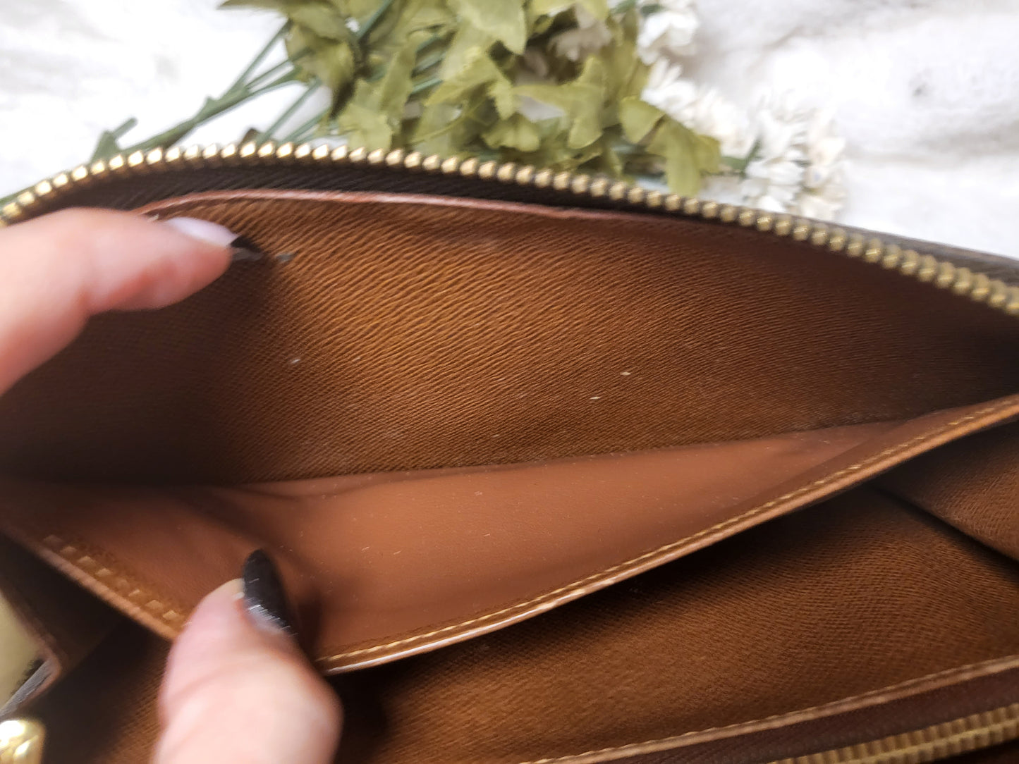 Authentic pre-owned Louis Vuitton Zippy compact wallet