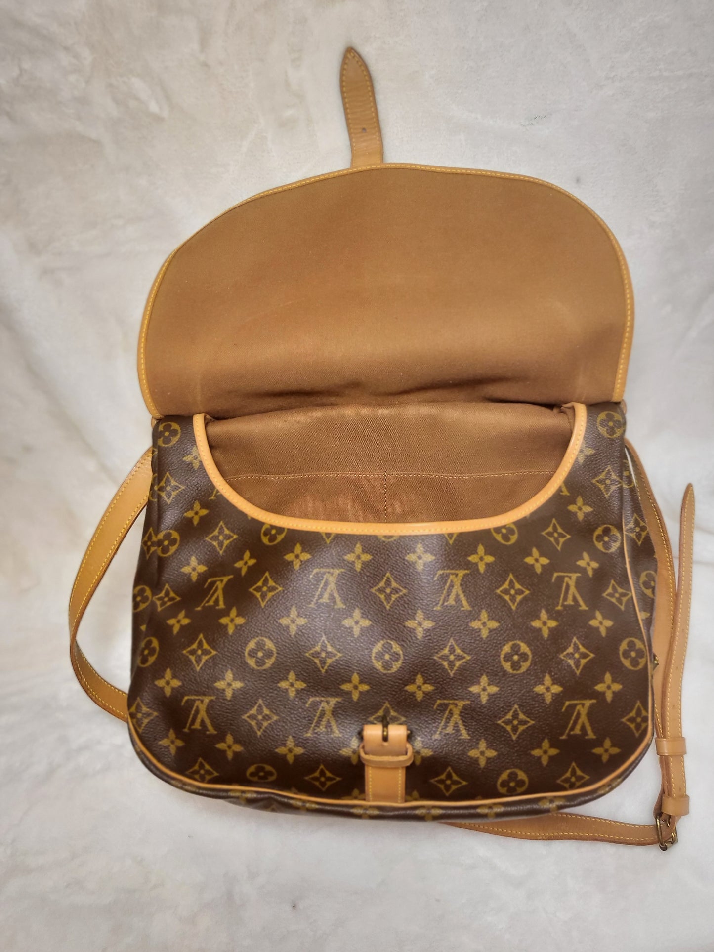 Authentic pre-owned Louis Vuitton Saumur 35 crossbody shoulder bag