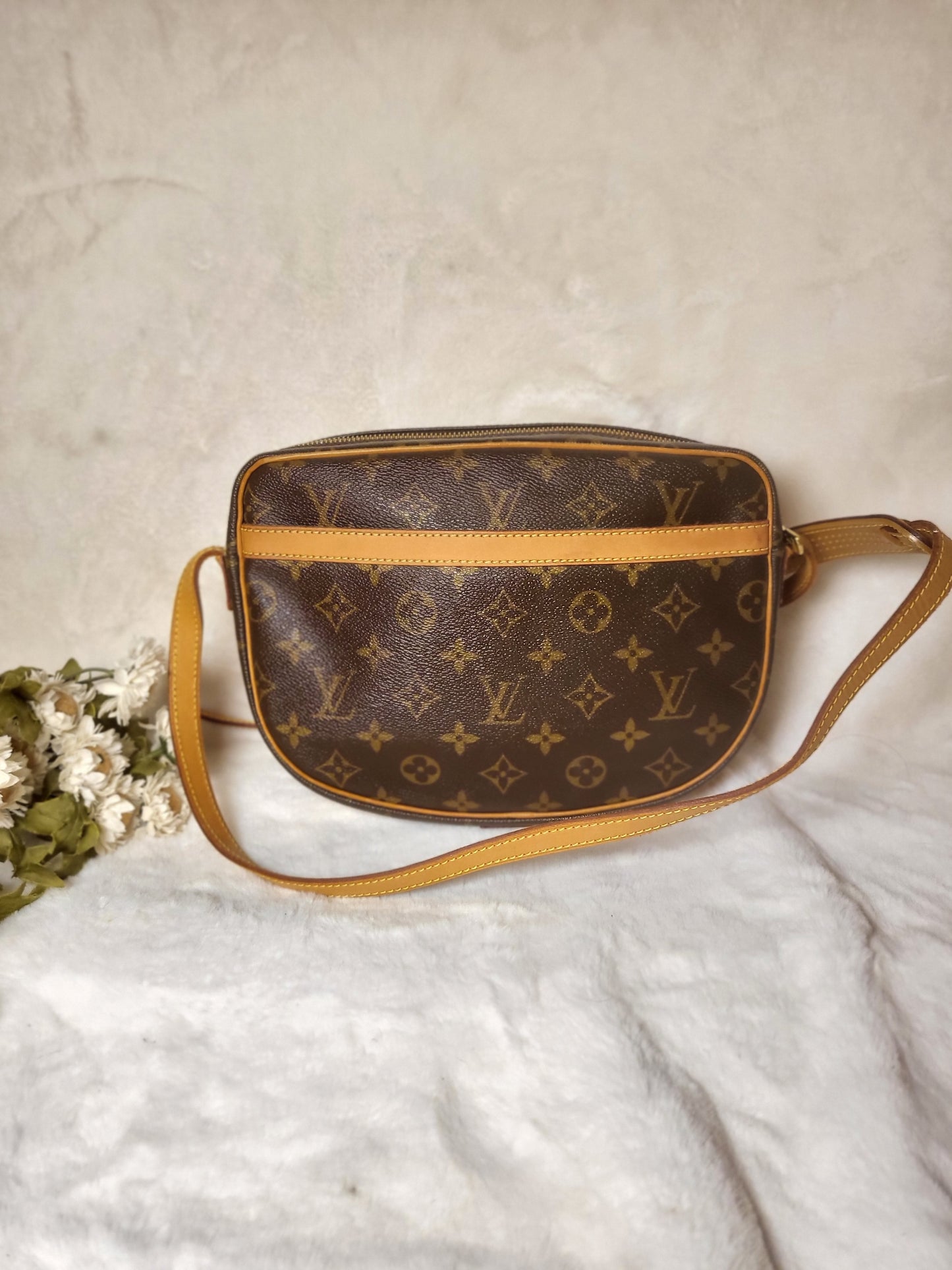 Authentic pre-owned Louis Vuitton Jeune Fille mm crossbody shoulder bag