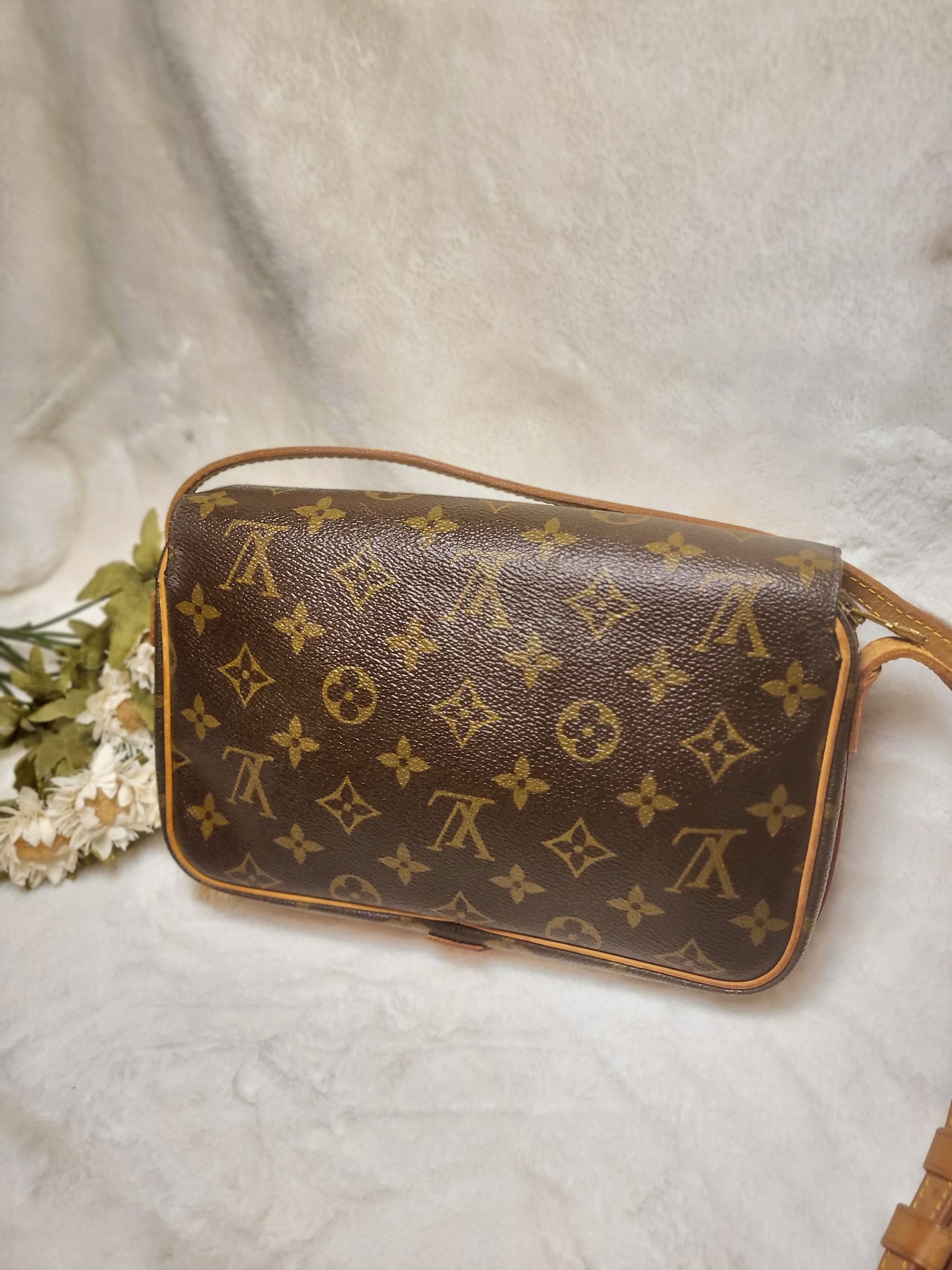 Authentic pre-owned Louis Vuitton Saint Germain 23 crossbody shoulder bag