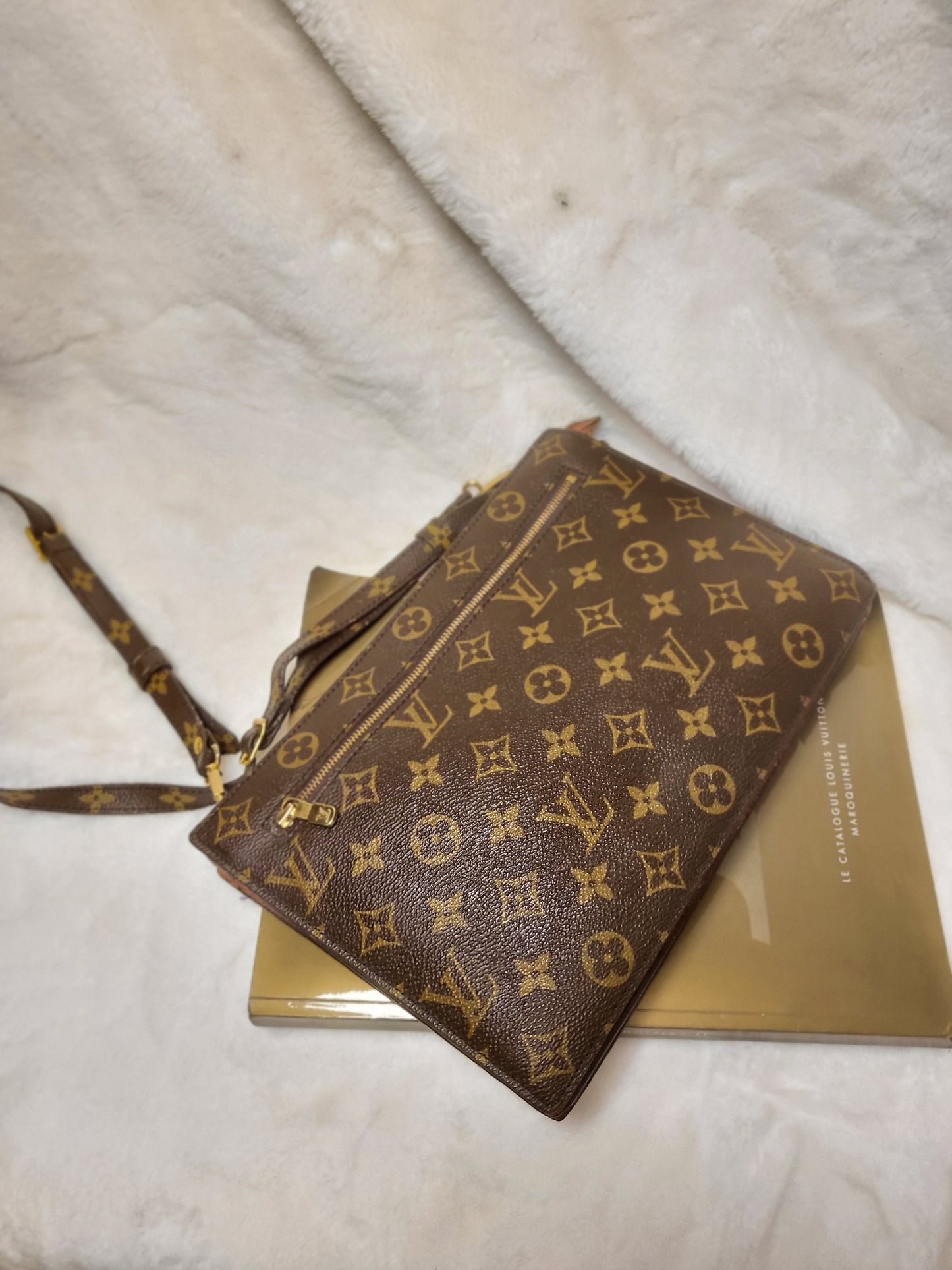 Authentic pre-owned Louis Vuitton Enghien monogram crossbody shoulder bag