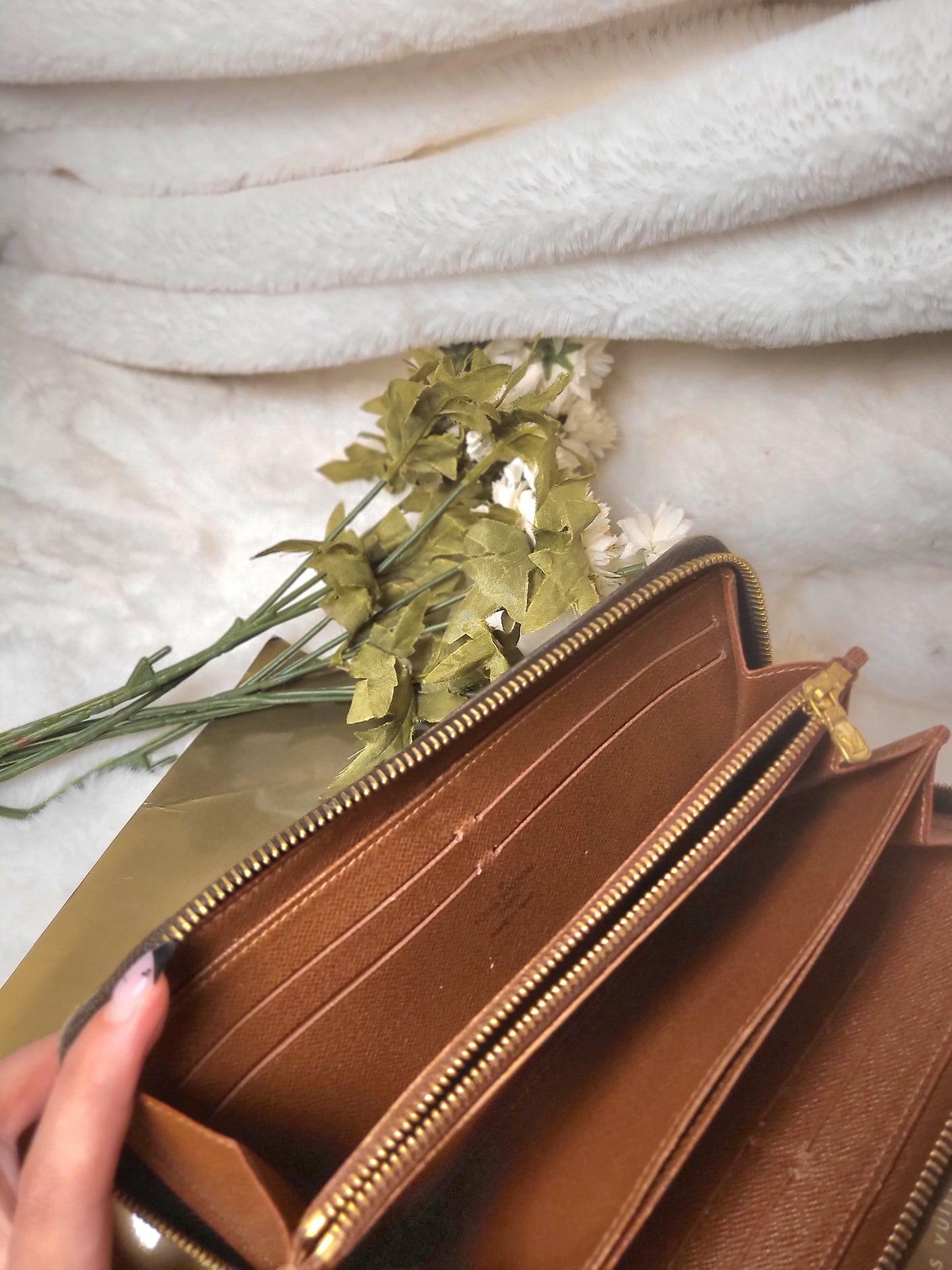 Authentic pre-owned Louis Vuitton Zippy compact wallet