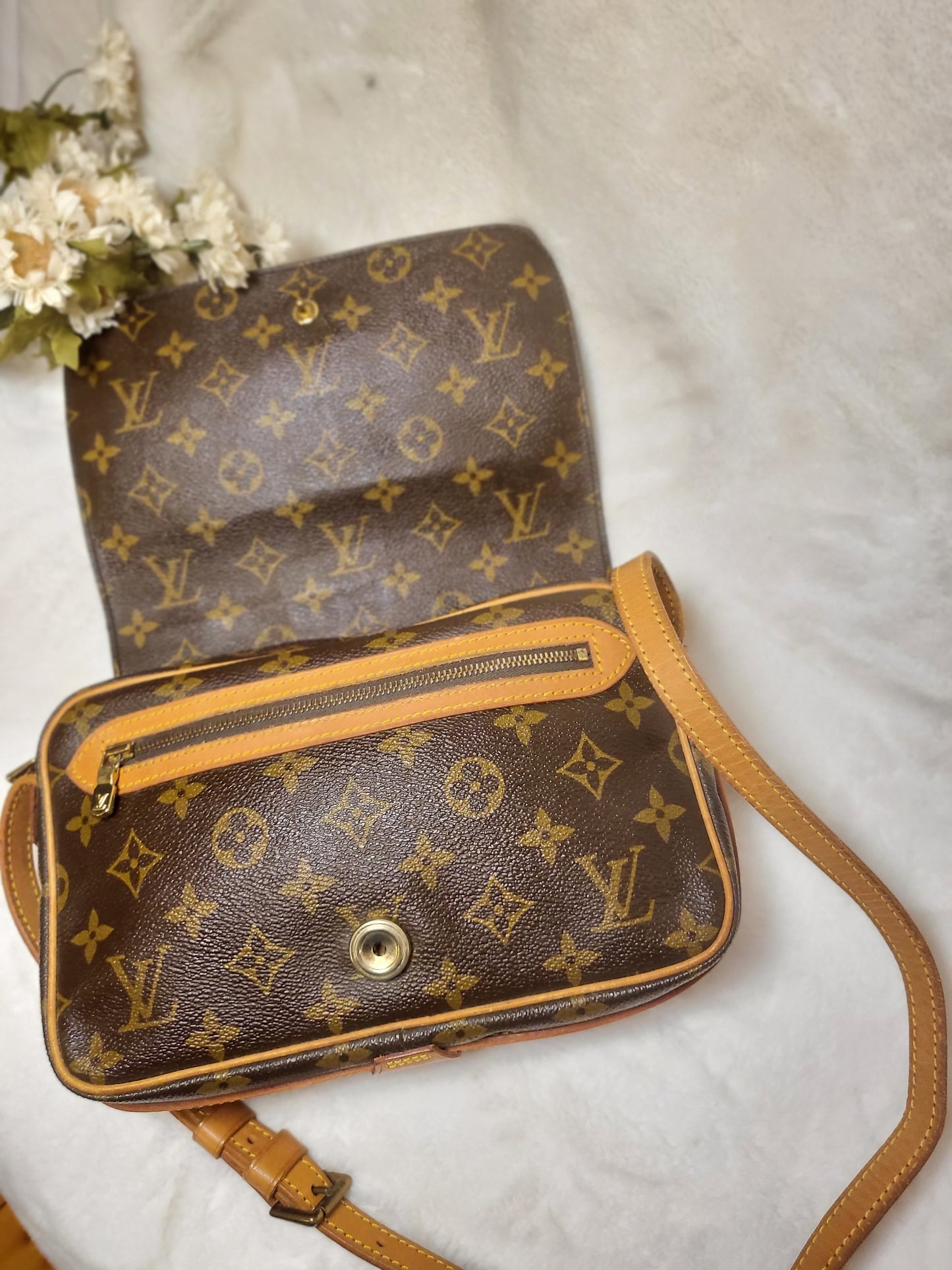 Authentic pre-owned Louis Vuitton Saint Germain 23 crossbody shoulder bag