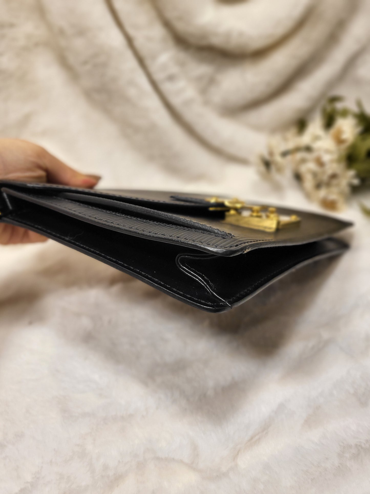 Authentic pre-owned Louis Vuitton serie Dragonne clutch black epi