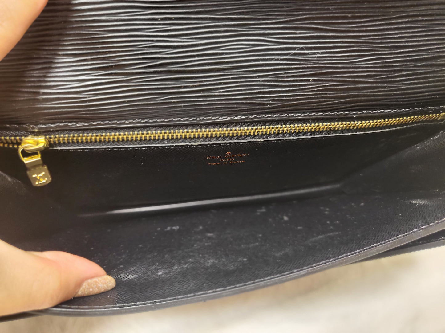 Authentic pre-owned Louis Vuitton serie Dragonne clutch black epi