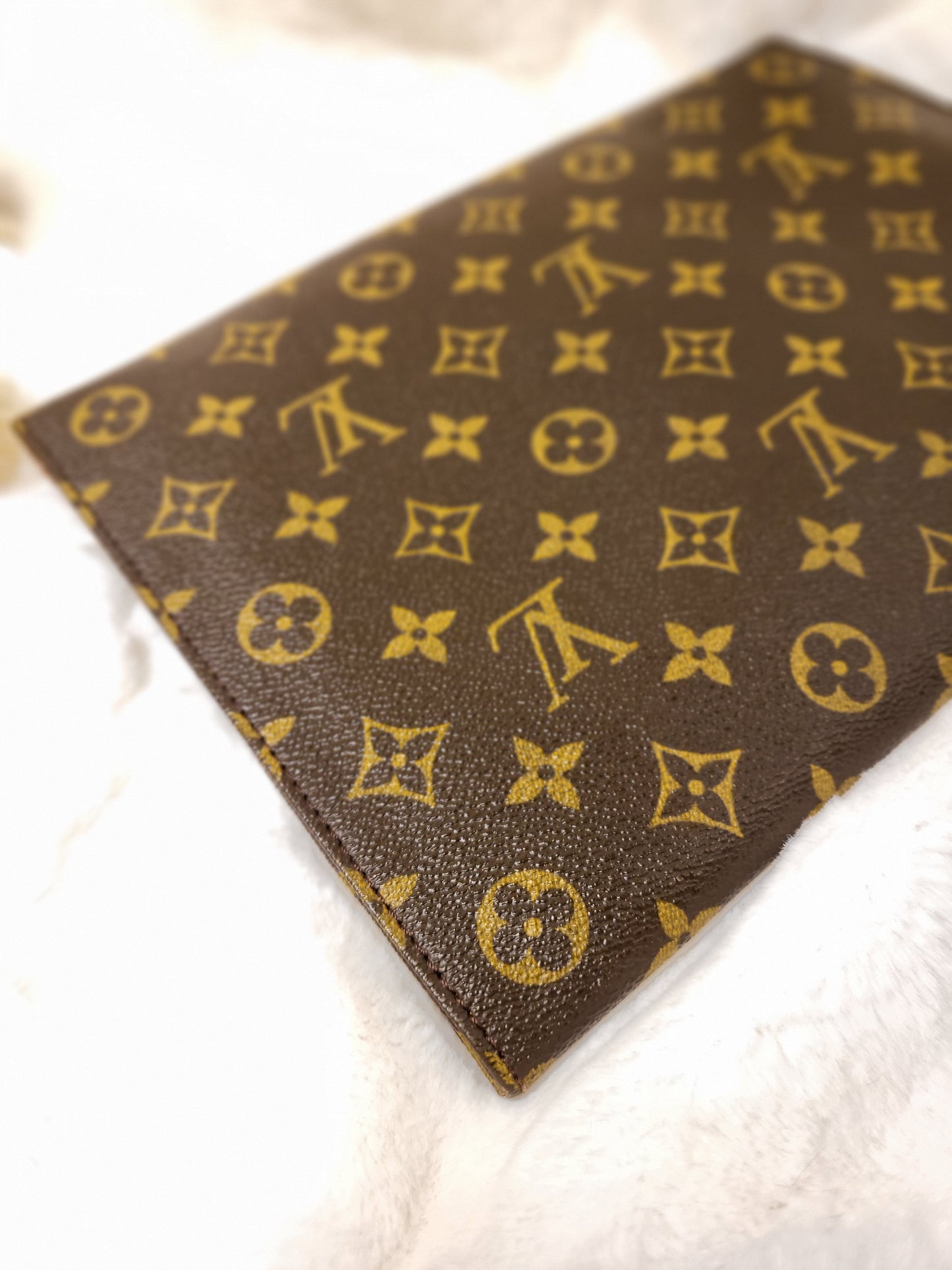 Authentic pre-owned Louis Vuitton lena clucth