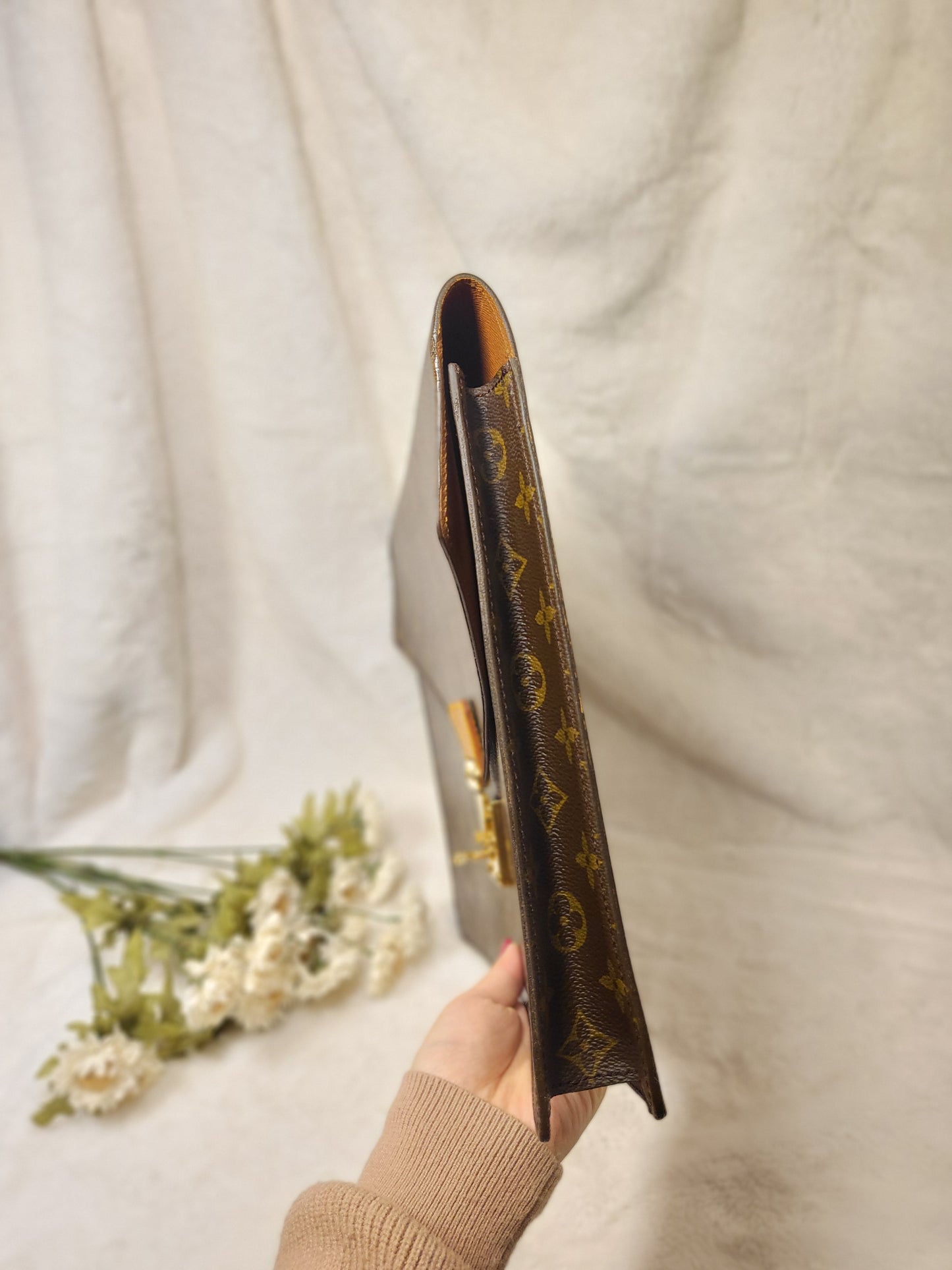 Authentic pre-owned Louis Vuitton serviette conseiller clutch
