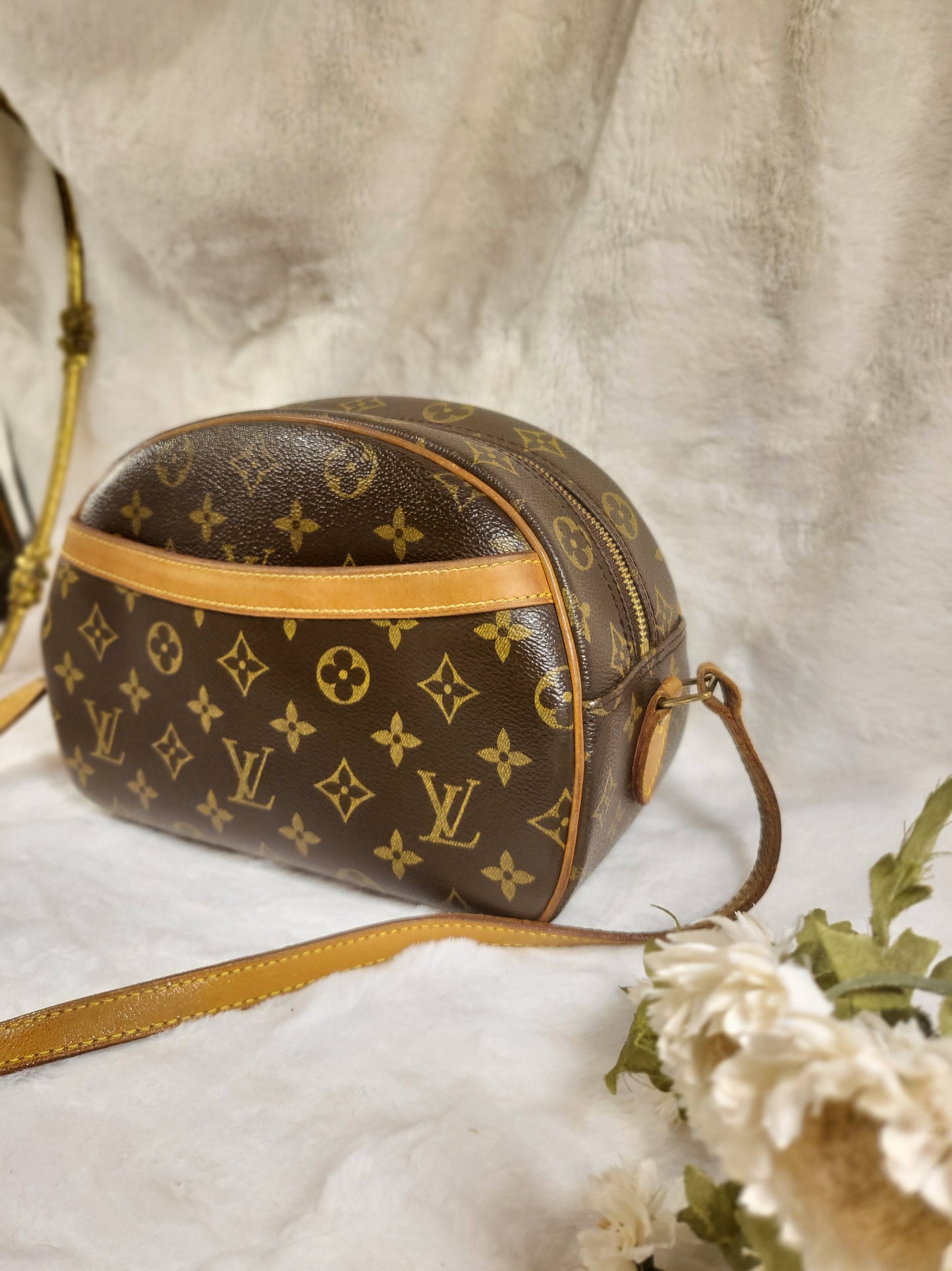 Authentic pre-owned Louis Vuitton Blois crossbody shoulder bag