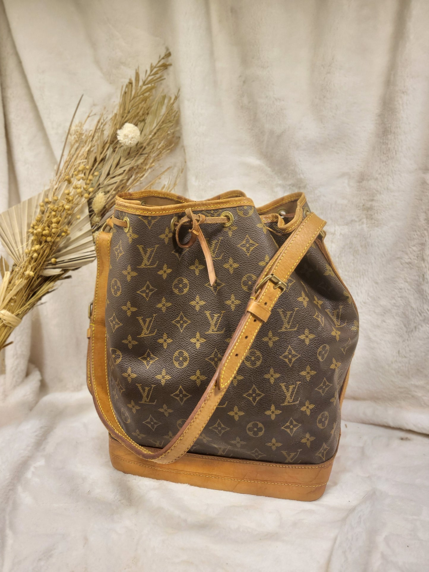 Authentic pre-owned Louis Vuitton Noe gm bucket shoulder bag