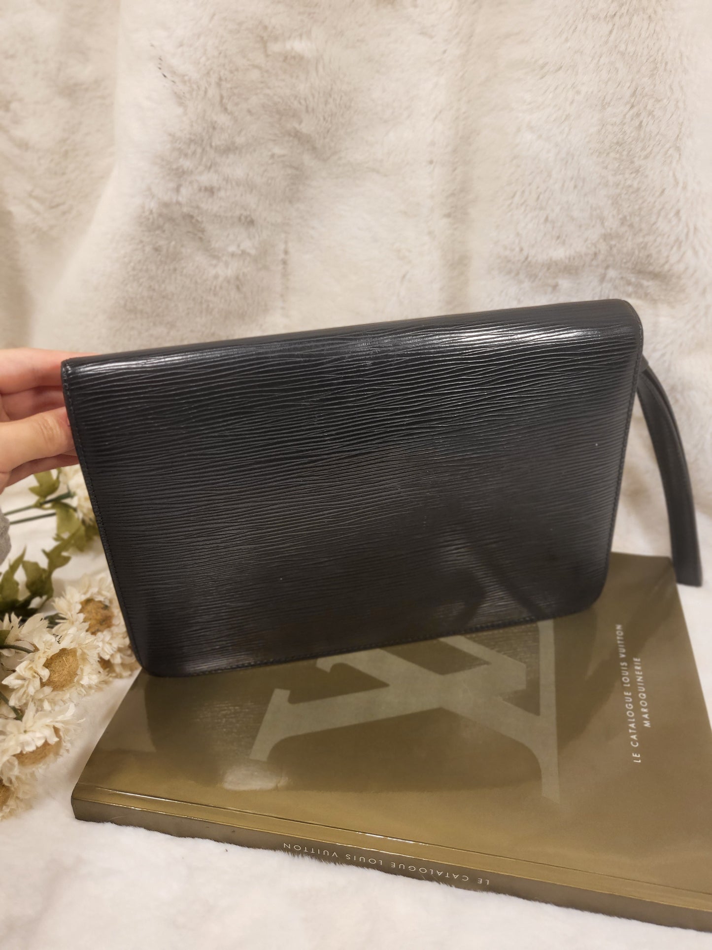 Authentic pre-owned Louis Vuitton Serie Dragonne noir epi clutch