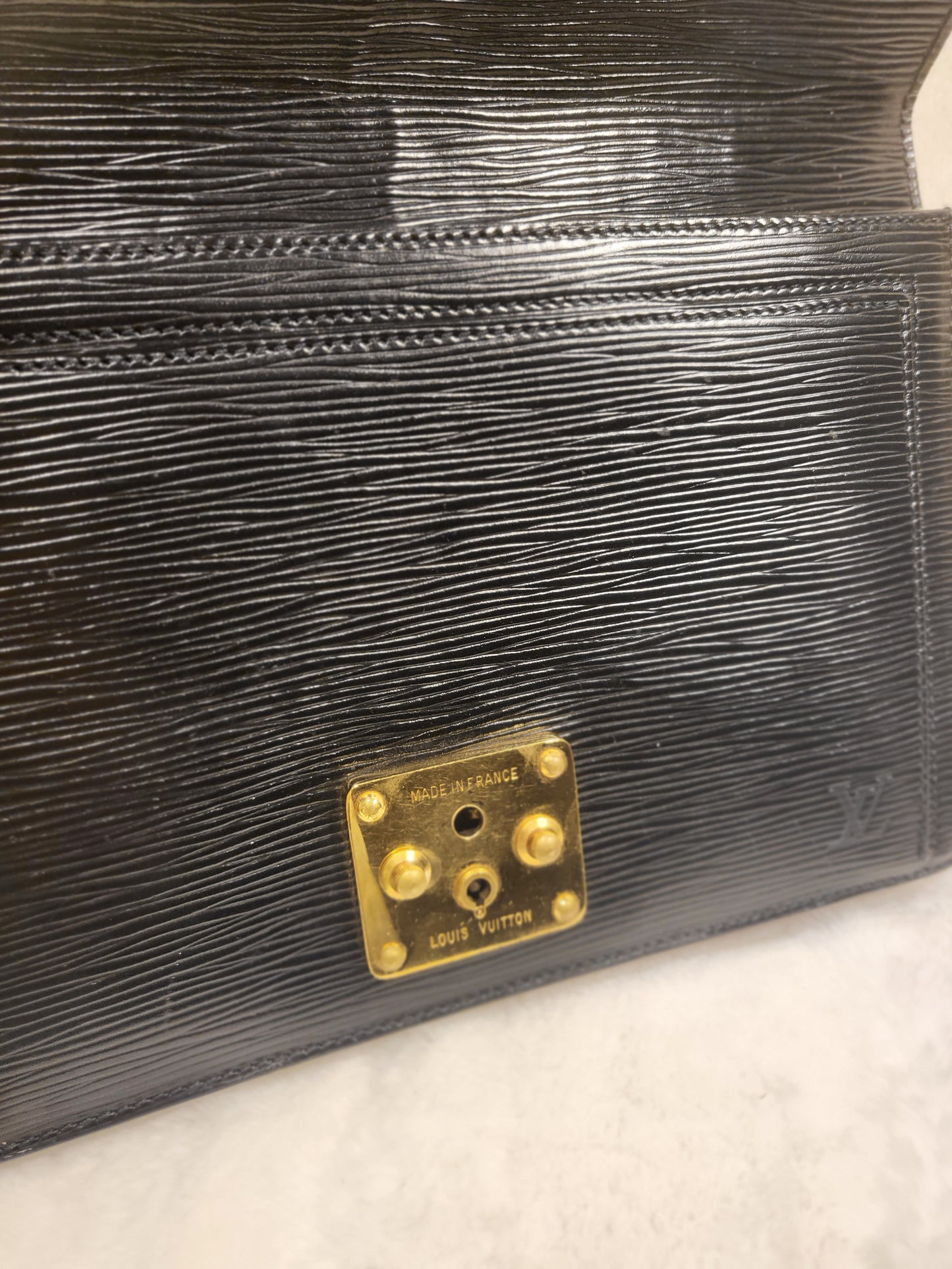 Authentic pre-owned Louis Vuitton Serie Dragonne noir epi clutch