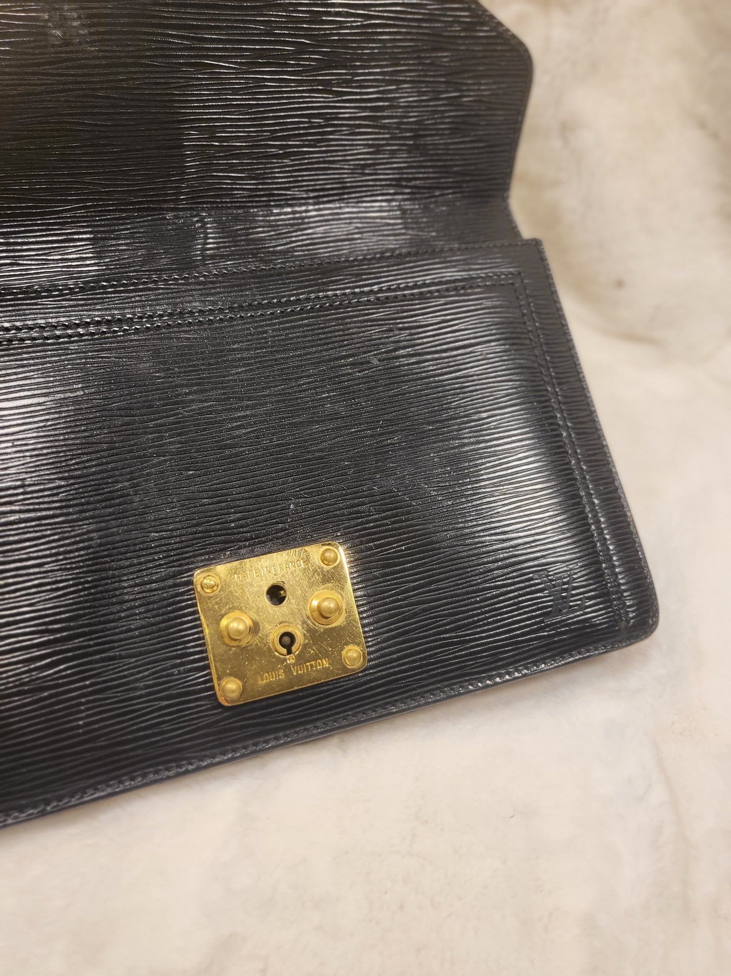 Authentic pre-owned Louis Vuitton Serie Dragonne noir epi clutch